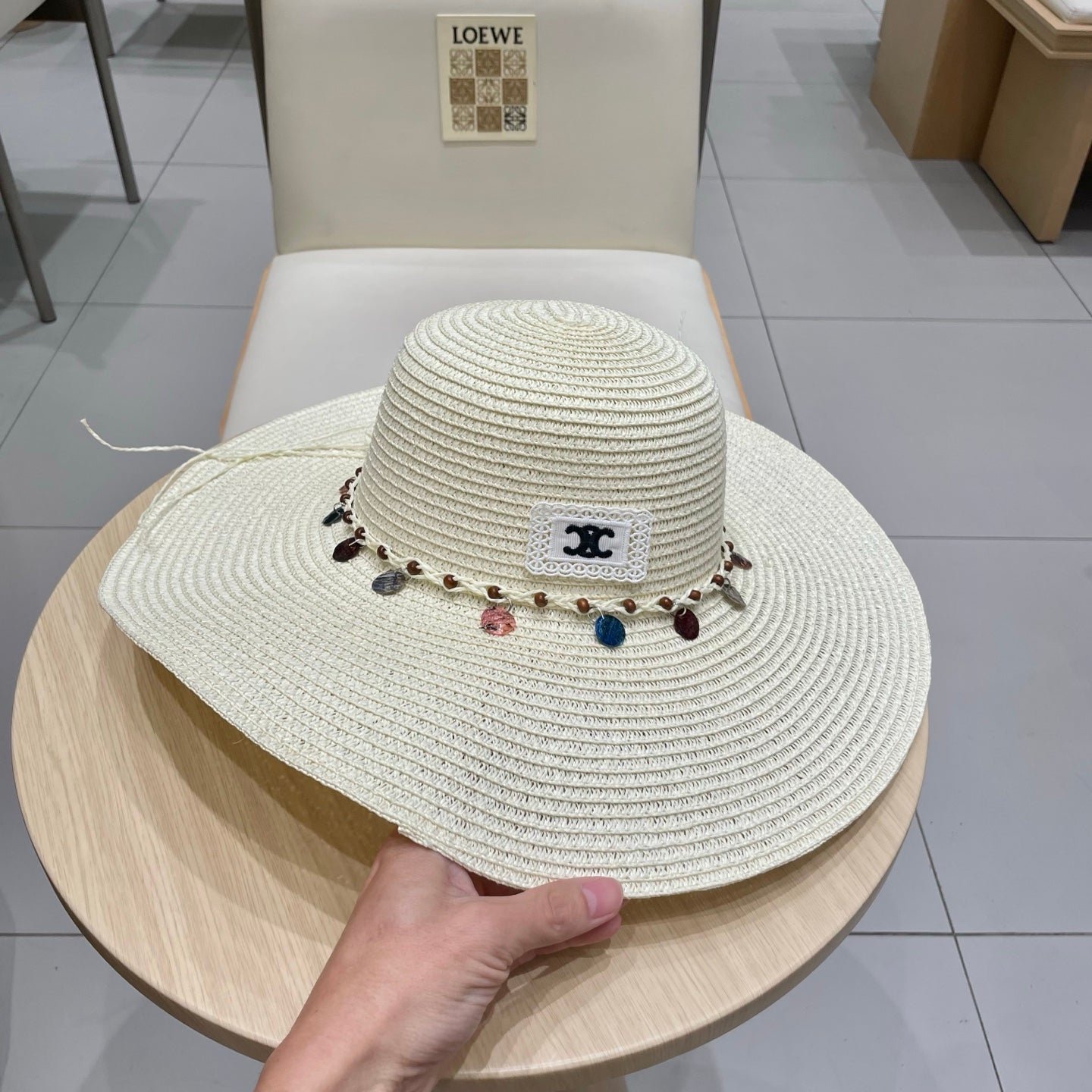 WIDE BRIM HAT MODEL 652186 IN WHITE WOVEN STRAW - Image 2