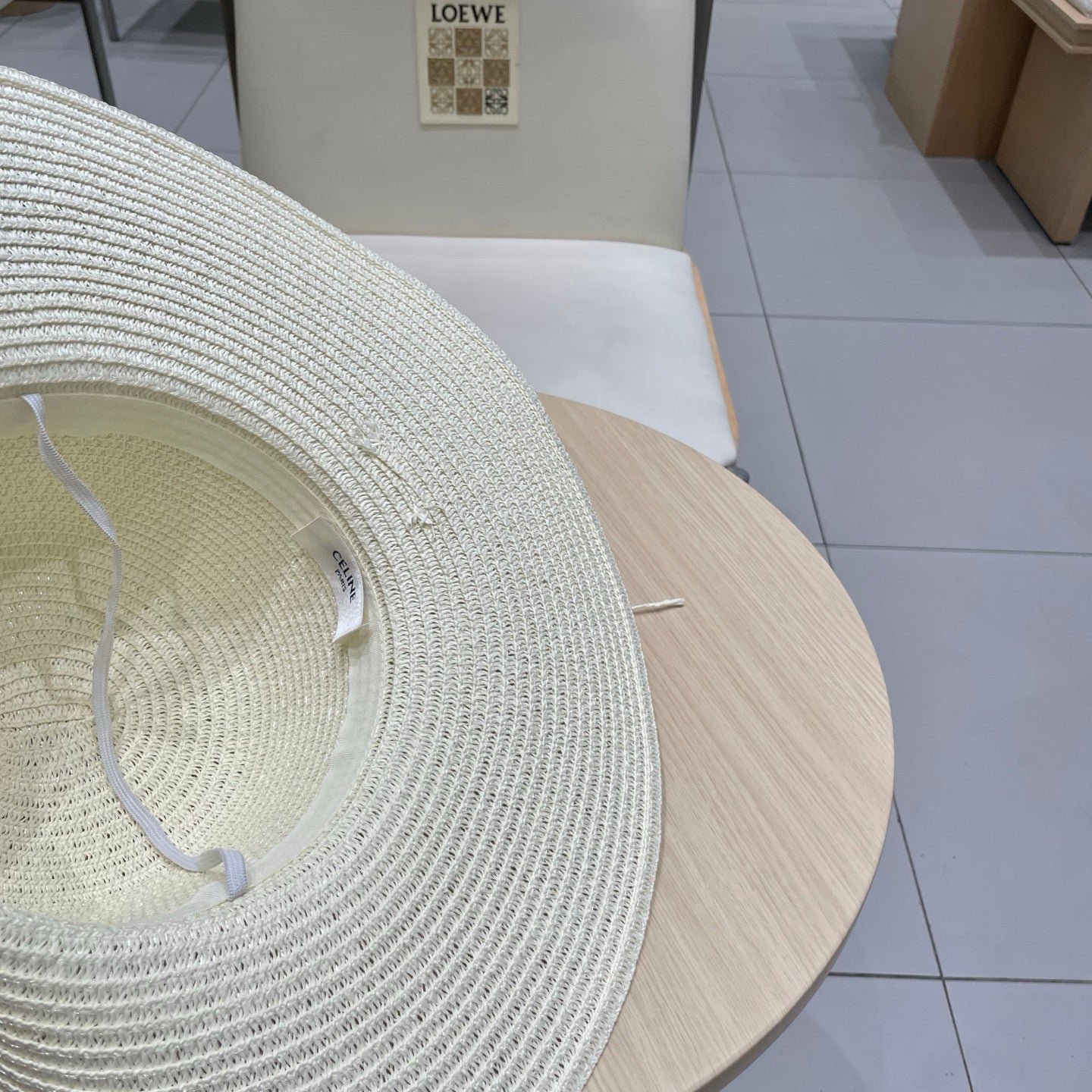 WIDE BRIM HAT MODEL 652186 IN WHITE WOVEN STRAW - Image 8