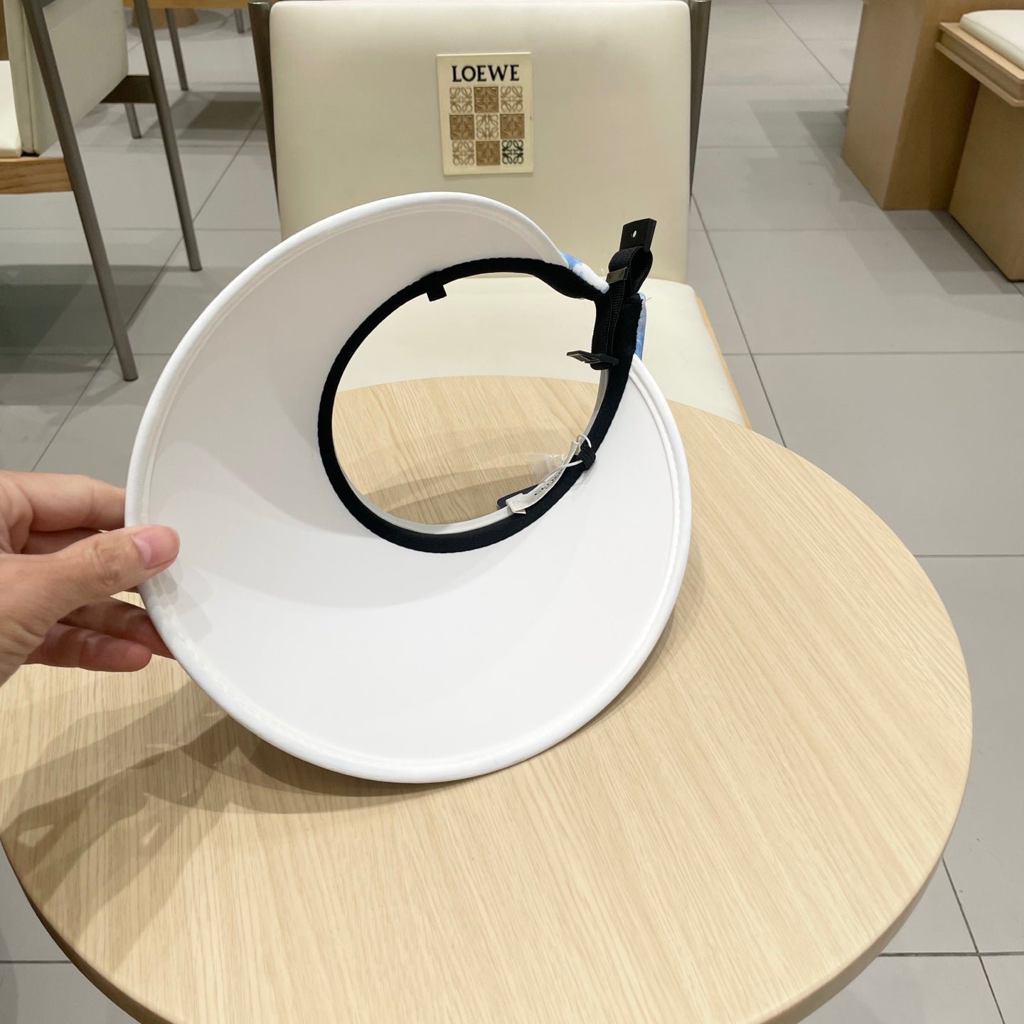 VISOR HAT MODEL 652201 IN BLUE AND WHITE FABRIC - Image 8