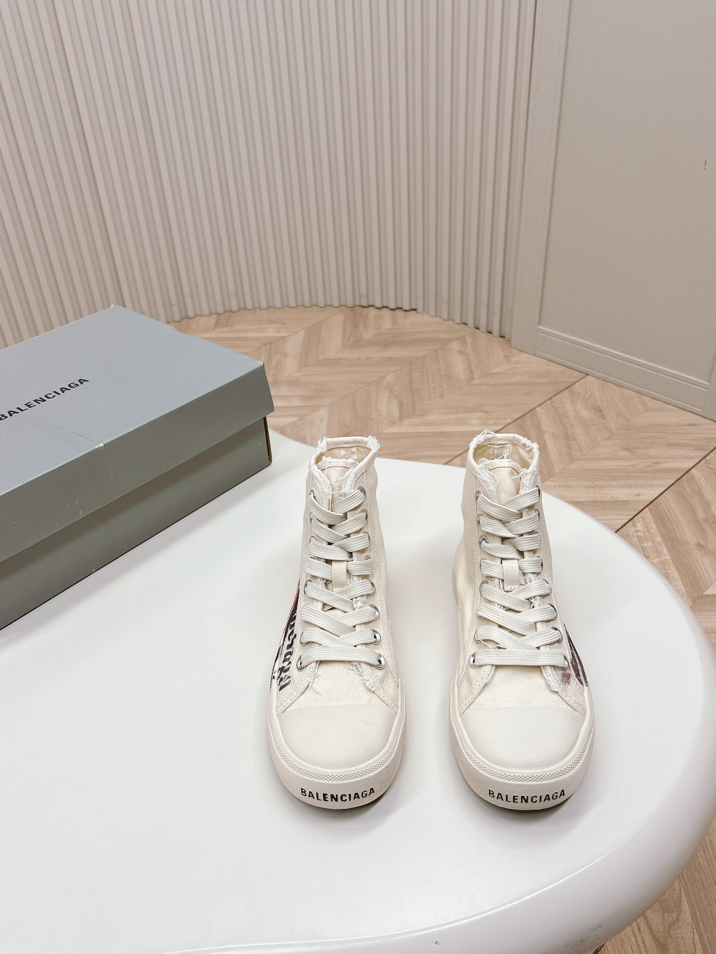WHITE CANVAS HIGH-TOP SNEAKERS LOGO GRAFFITI - Image 2