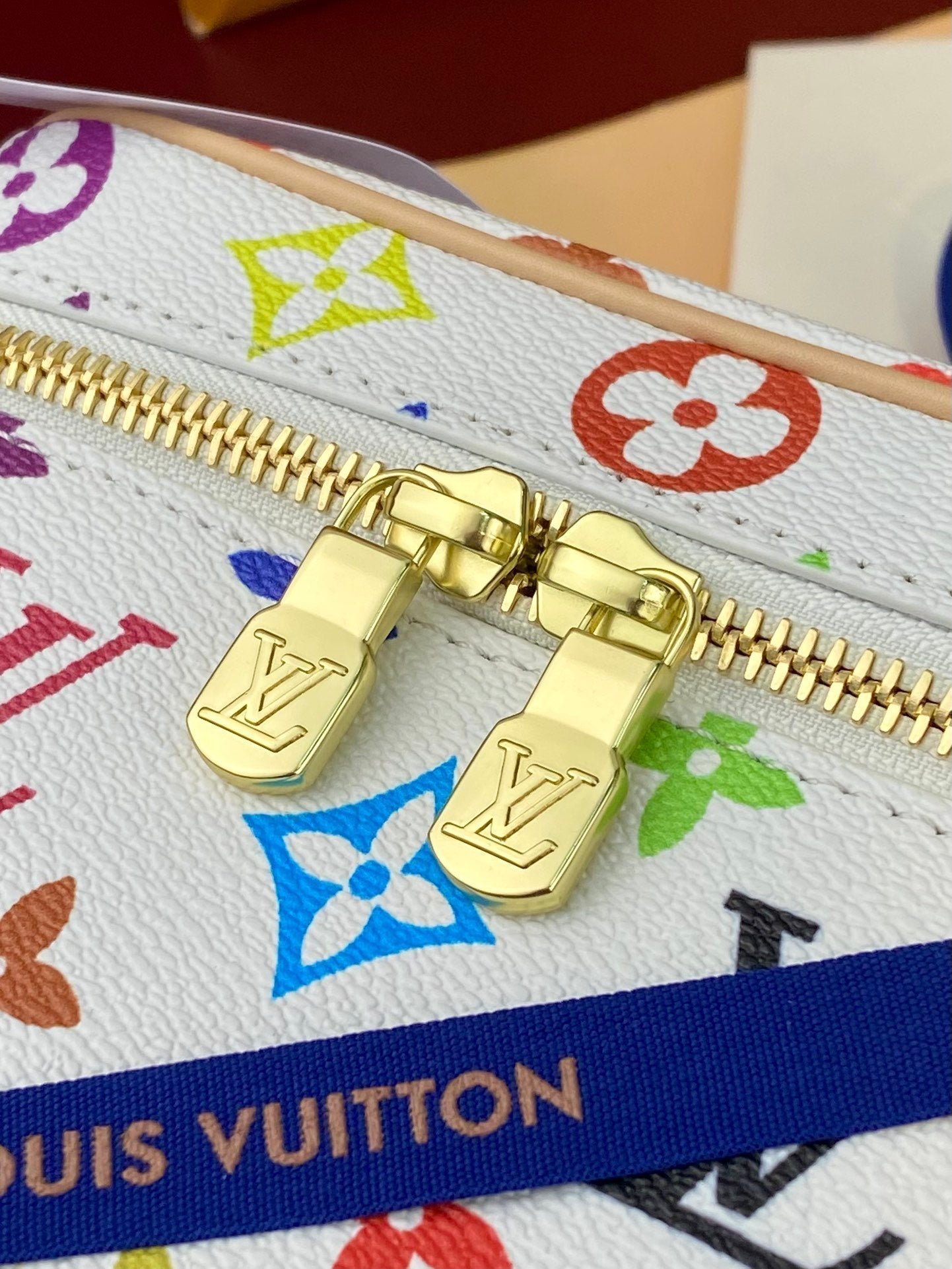 NICE BB 20 IN MULTICOLOR MONOGRAM CANVAS GOLD ZIPPER - Image 4