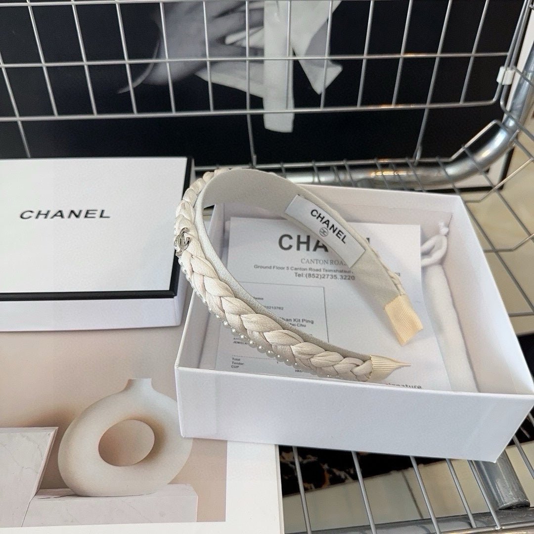 WHITE FABRIC HAIRBAND WITH PEARL CHAIN 412527 - Image 3