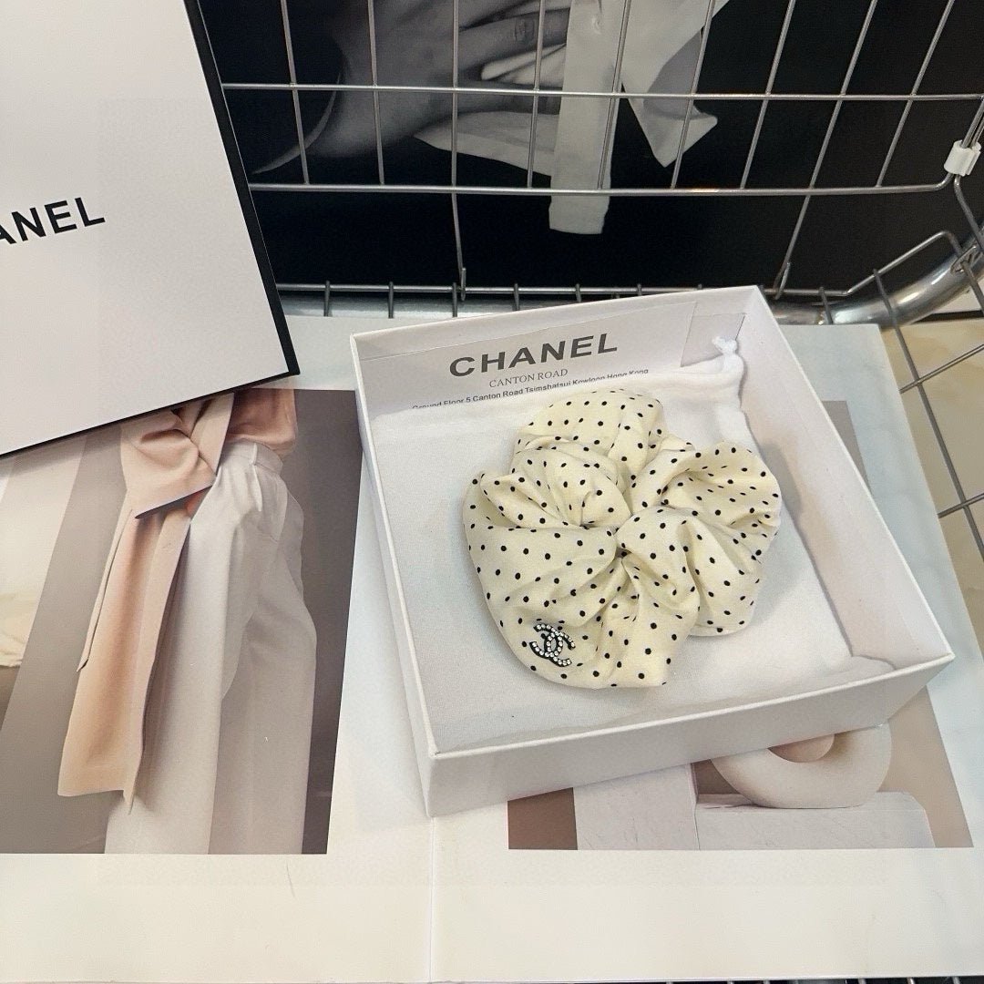 WHITE DOT FABRIC SCRUNCHIE 418927 - Image 2