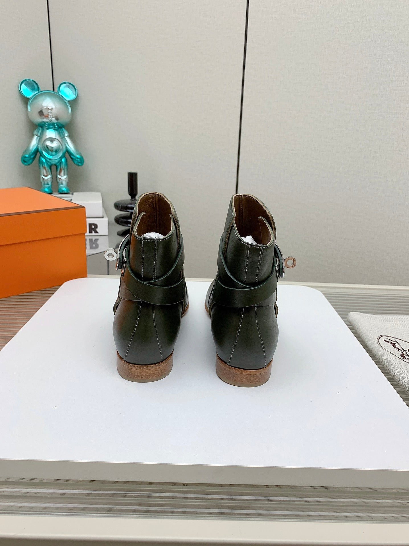 WOMEN'S NEO ANKLE BOOT IN ARMY GREEN CALFSKIN - Image 7