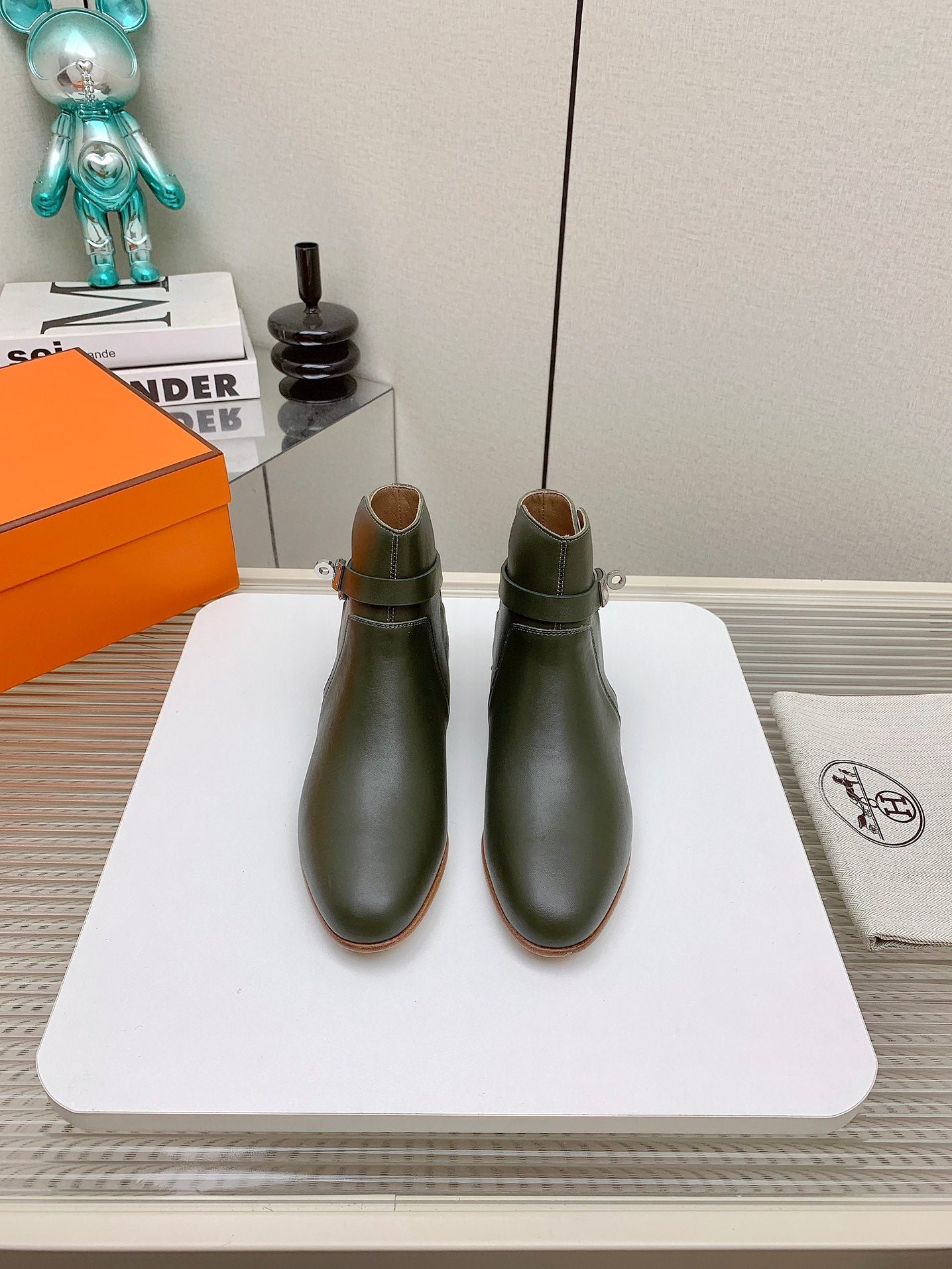 WOMEN'S NEO ANKLE BOOT IN ARMY GREEN CALFSKIN - Image 5
