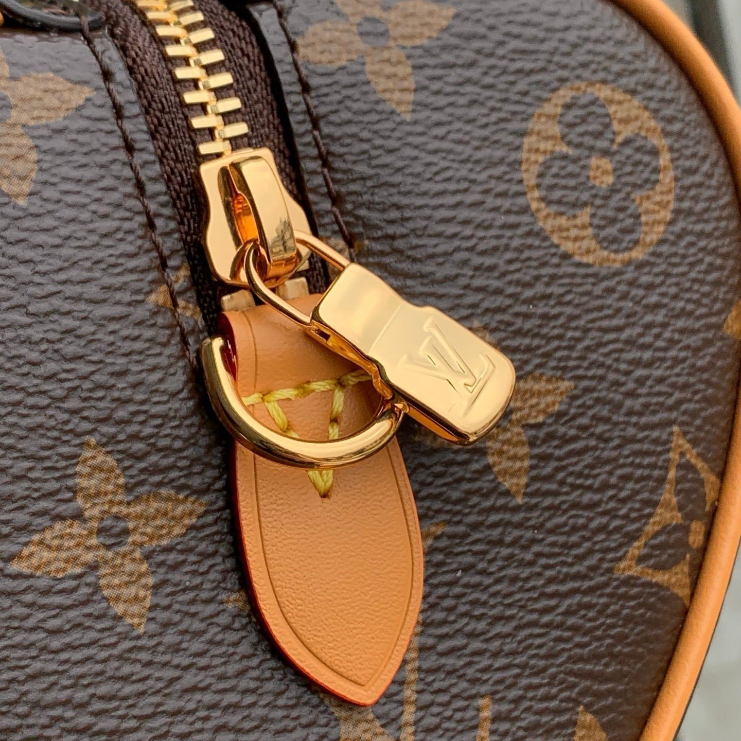NANO SPEEDY DATING 18 IN BROWN COATED CANVAS GOLD HARDWARE - Image 6