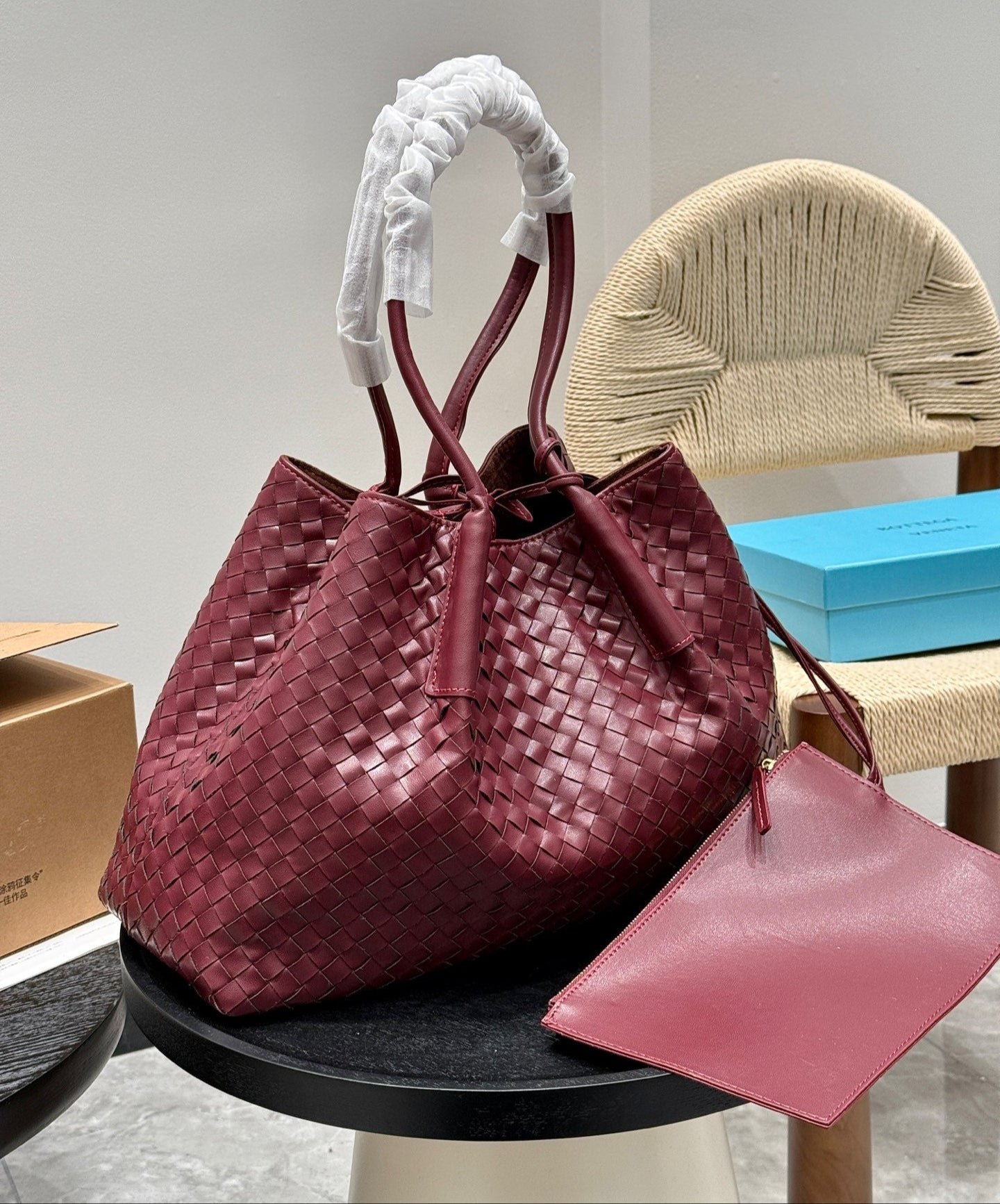 PINACOTECA TOTE BAG 38 IN BURGUNDY CALFSKIN - Image 9