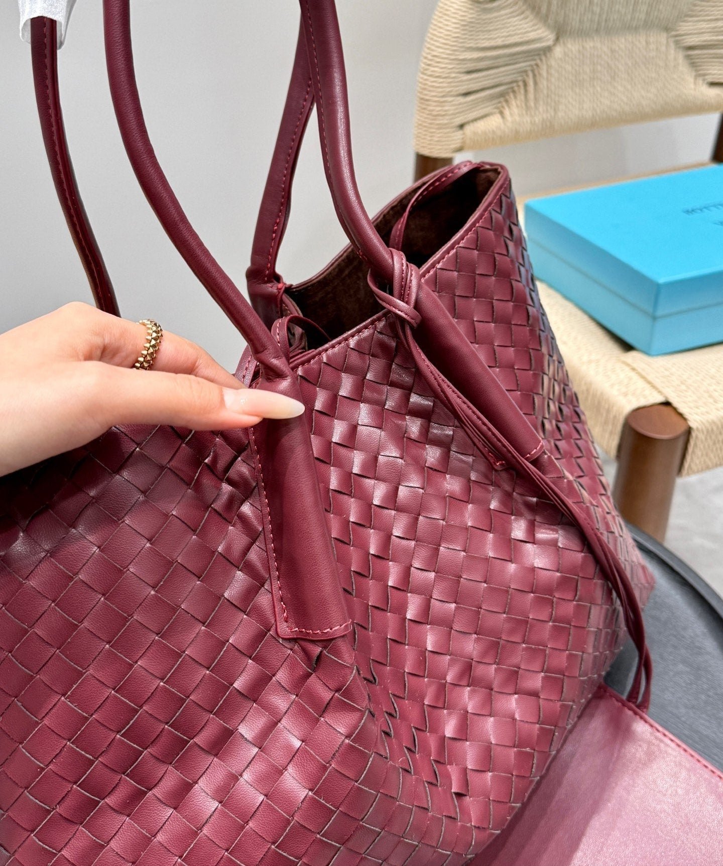 PINACOTECA TOTE BAG 38 IN BURGUNDY CALFSKIN - Image 5