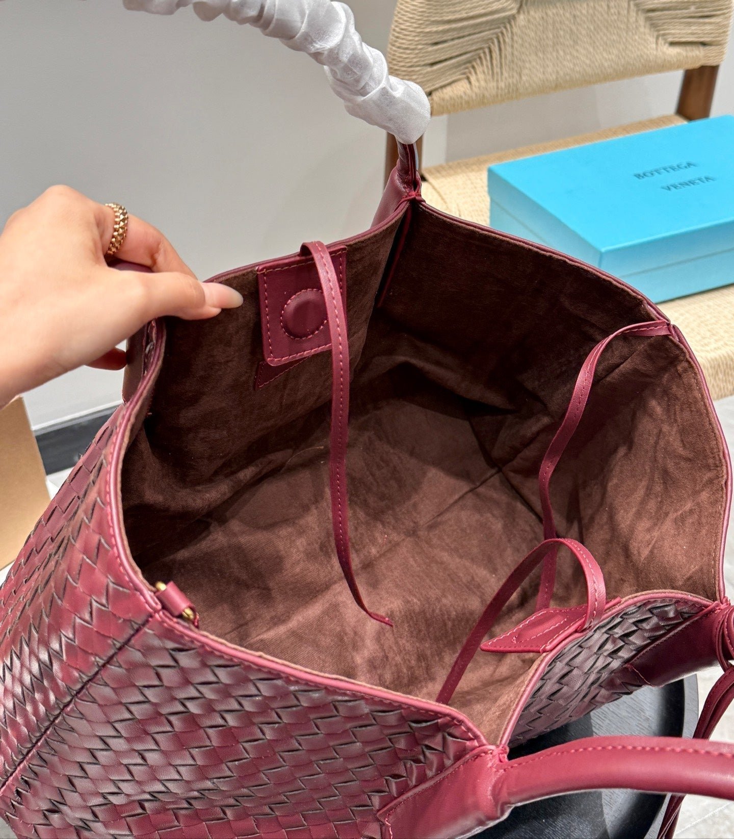 PINACOTECA TOTE BAG 38 IN BURGUNDY CALFSKIN - Image 7