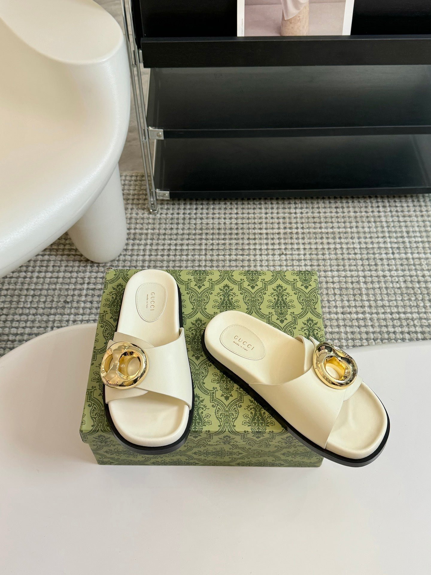 WOMEN'S SLIPPER IN WHITE CALFSKIN WITH GOLD HARDWARE - Image 2