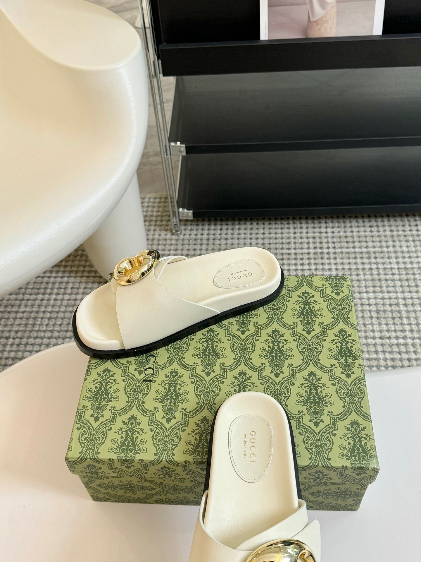 WOMEN'S SLIPPER IN WHITE CALFSKIN WITH GOLD HARDWARE - Image 8