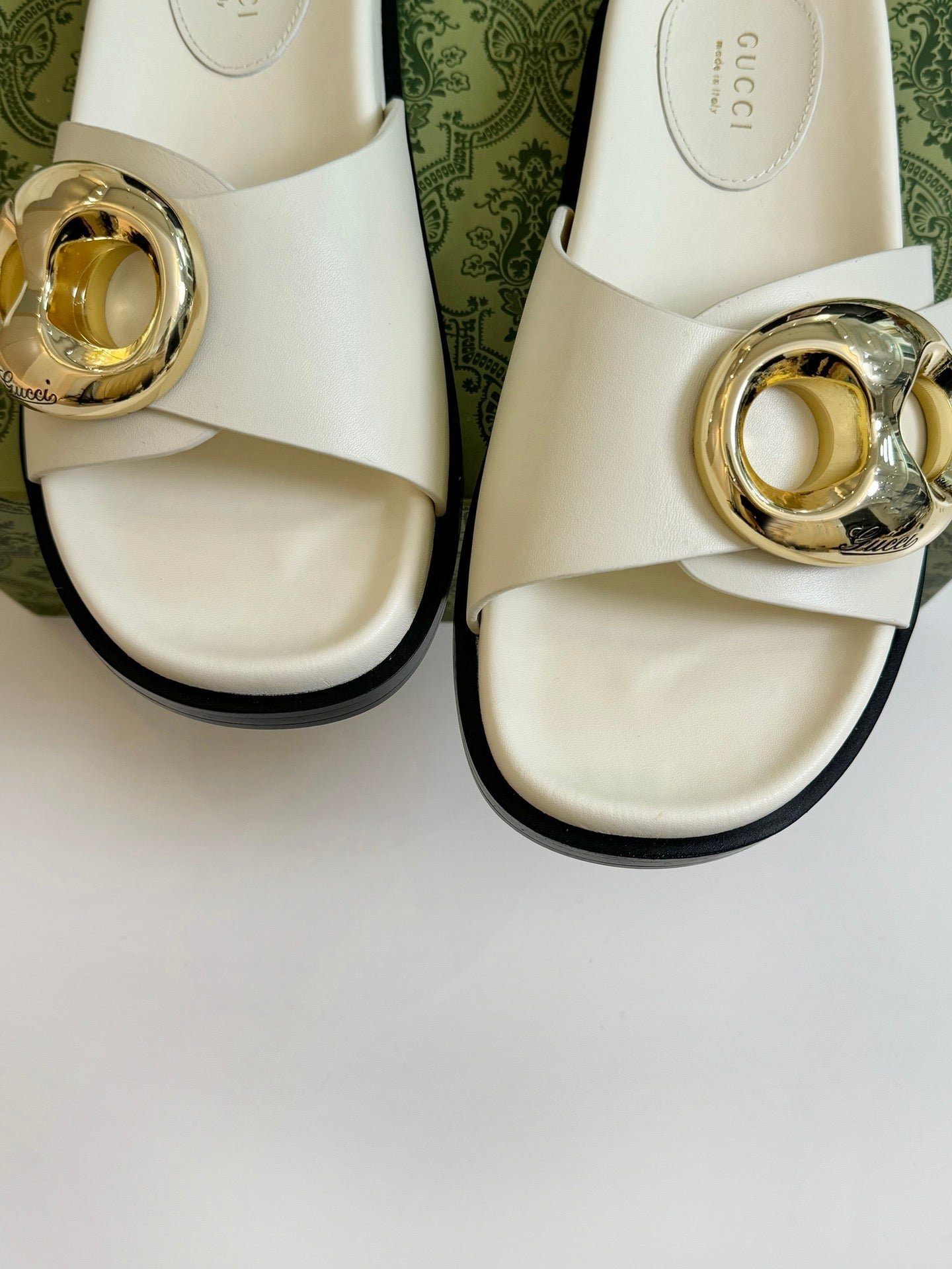 WOMEN'S SLIPPER IN WHITE CALFSKIN WITH GOLD HARDWARE - Image 6