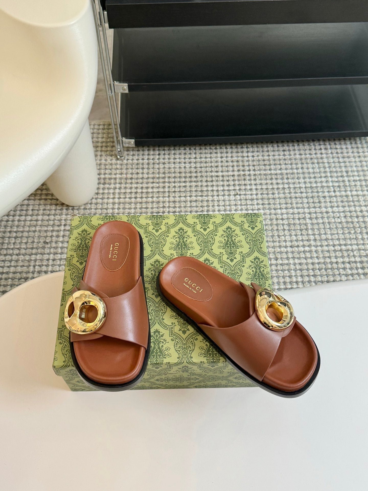 WOMEN'S SLIPPER IN BRONZE BROWN CALFSKIN WITH GOLD HARDWARE - Image 3