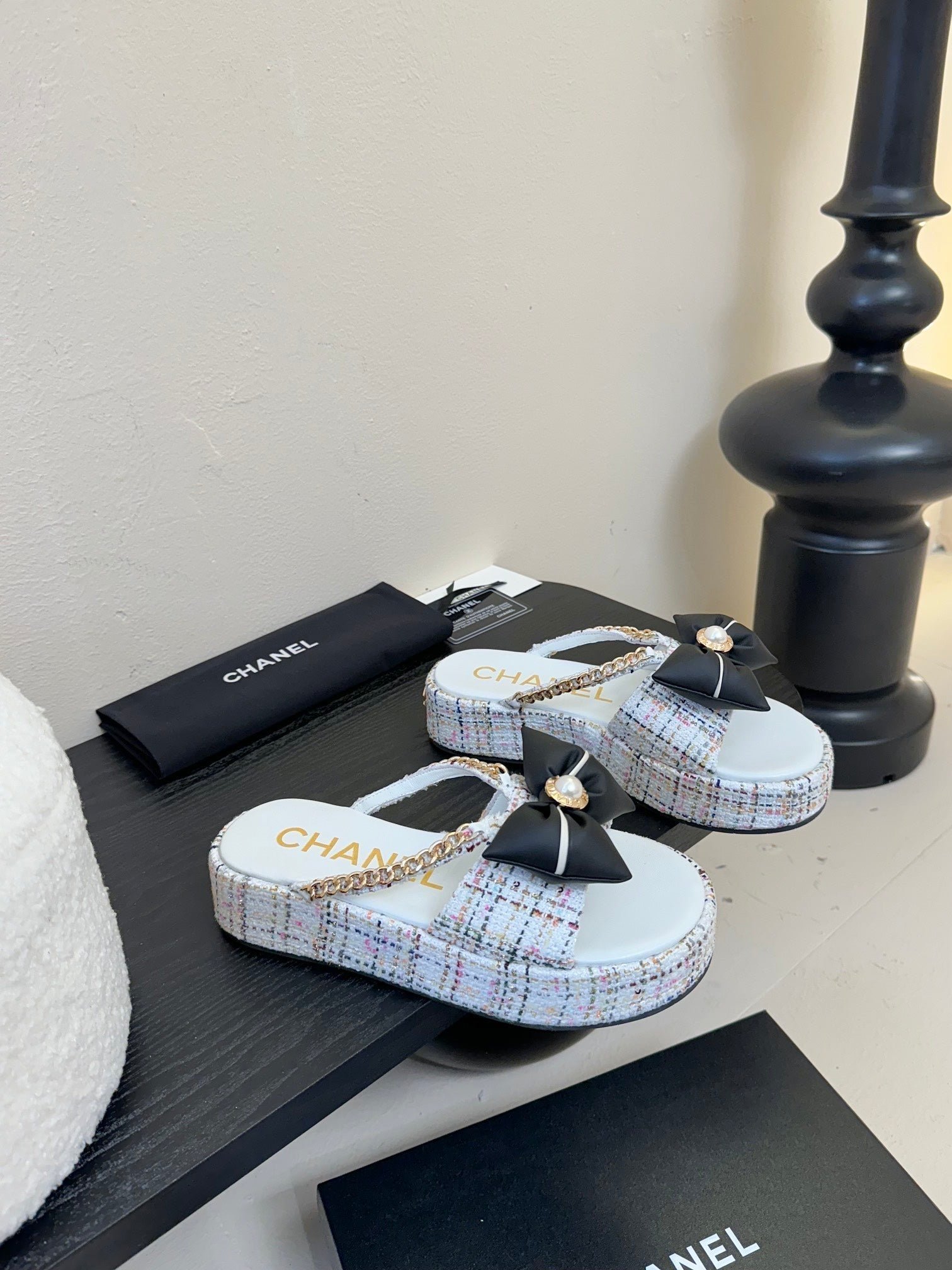 PLATFORM FLIP-FLOPS IN WHITE TWEED FABRIC - Image 4