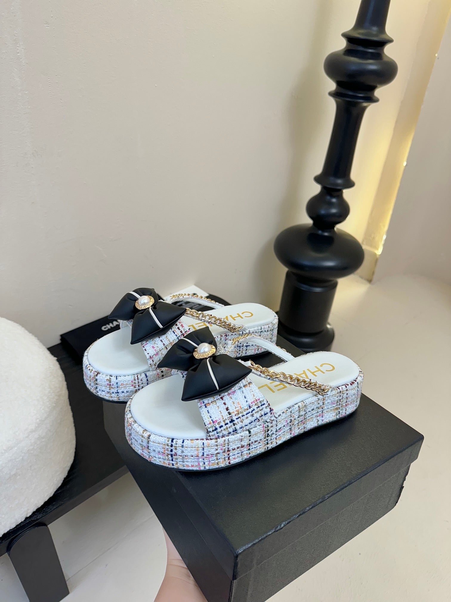 PLATFORM FLIP-FLOPS IN WHITE TWEED FABRIC - Image 2