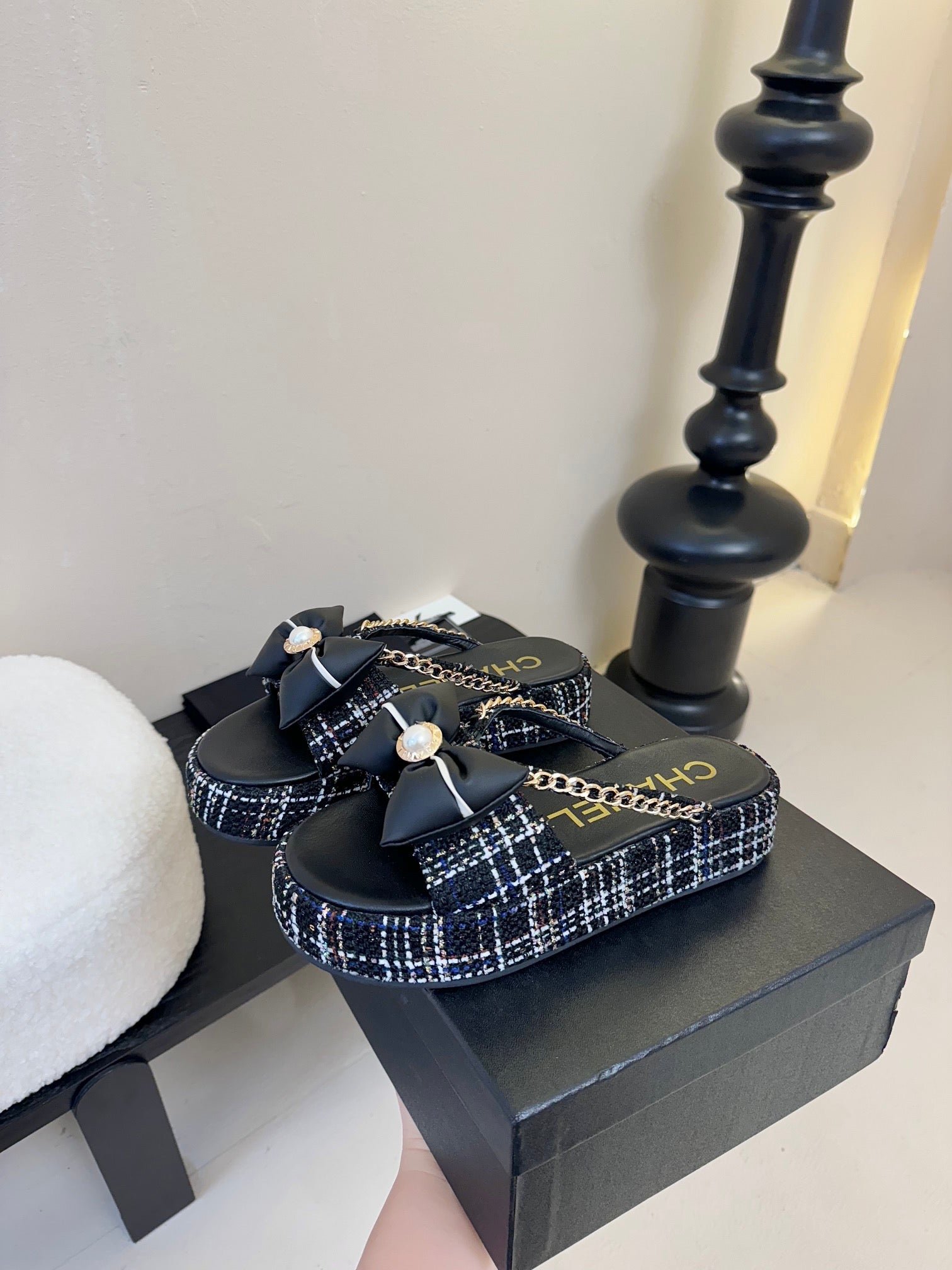 PLATFORM FLIP-FLOPS IN BLACK TWEED FABRIC - Image 4