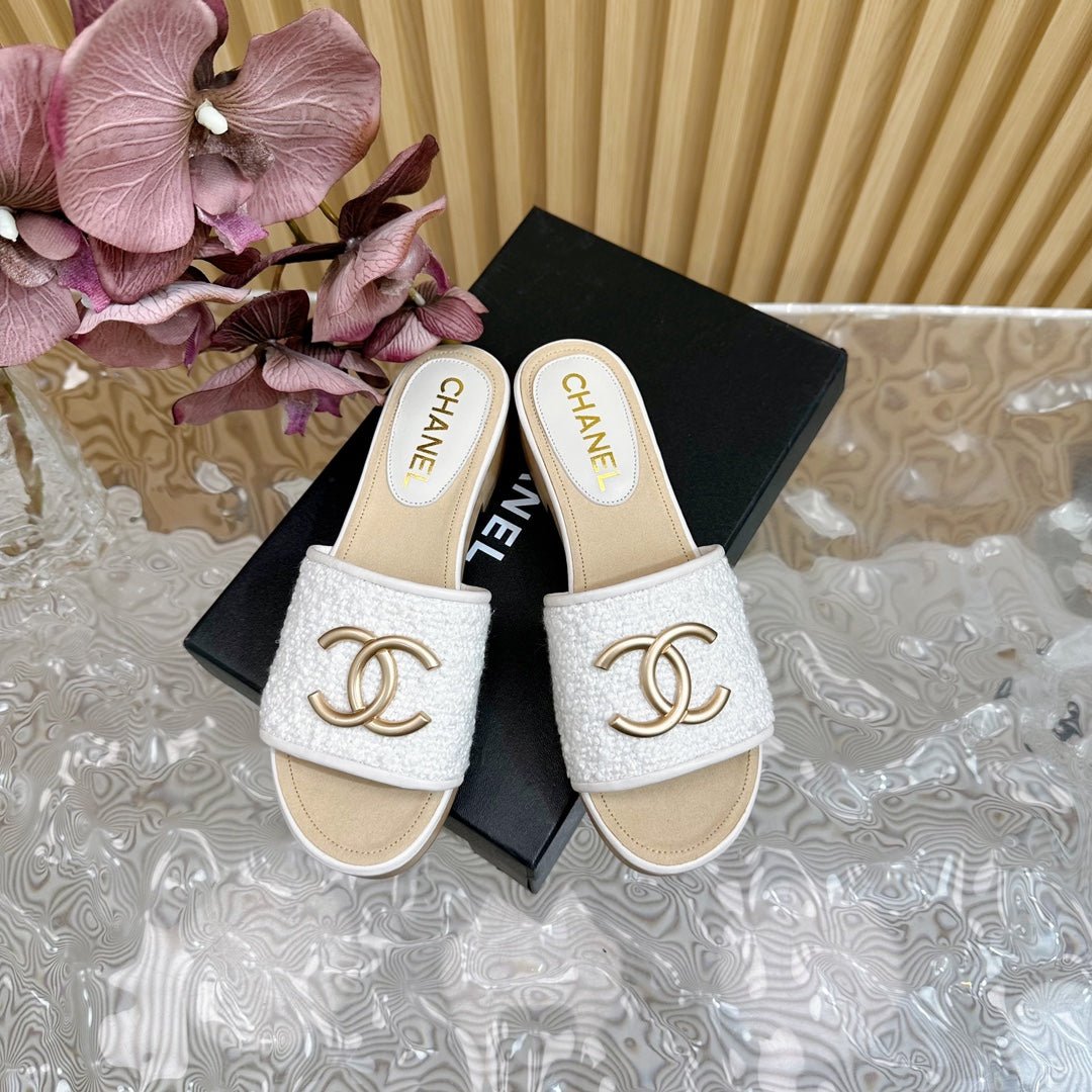 PLATFORM SLIPPERS IN WHITE TWEED AND LAMBSKIN - Image 7