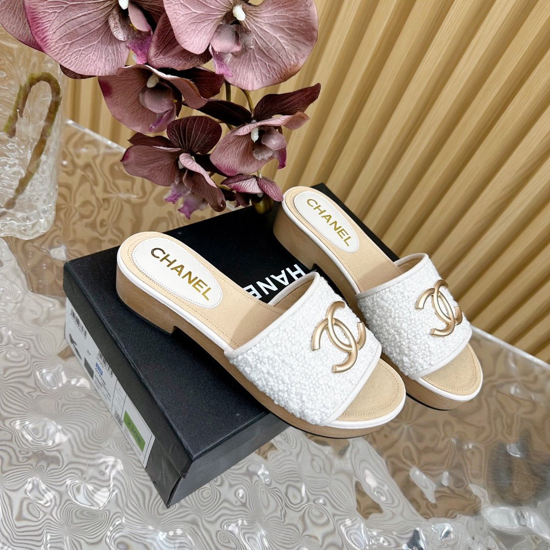 PLATFORM SLIPPERS IN WHITE TWEED AND LAMBSKIN - Image 5