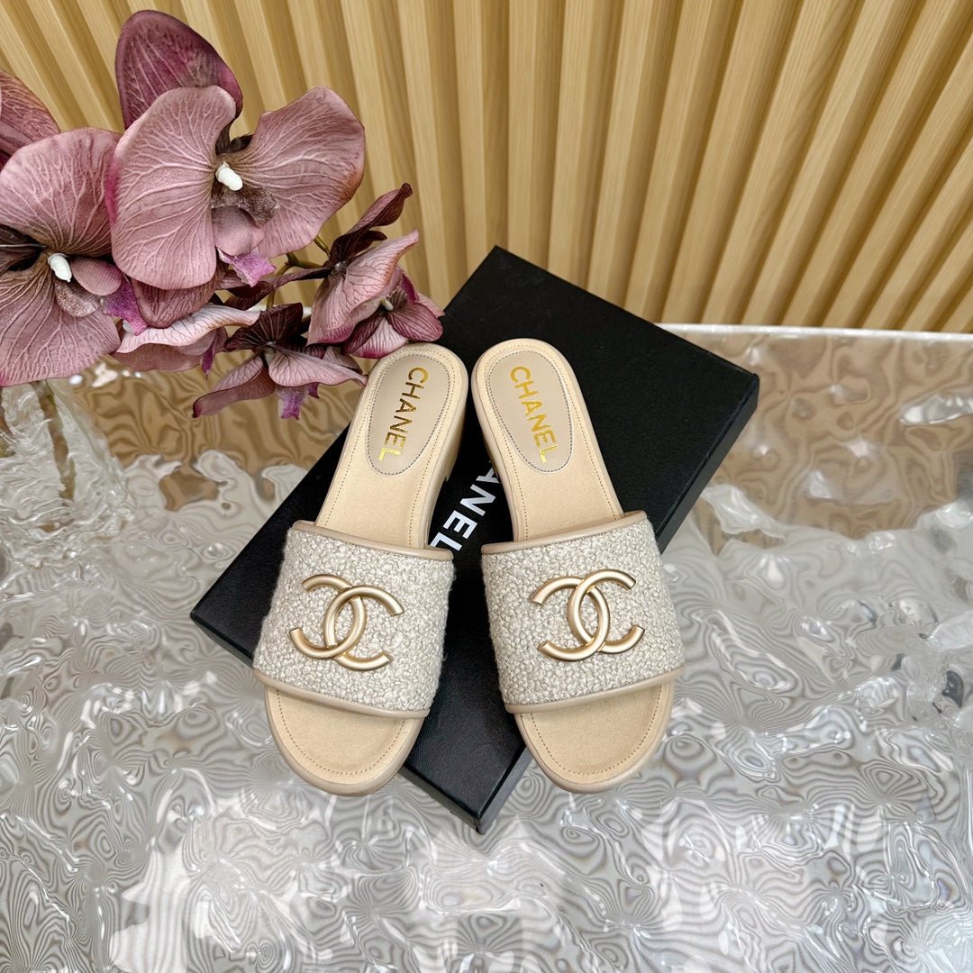 PLATFORM SLIPPERS IN LIGHT GREY TWEED AND LAMBSKIN - Image 4