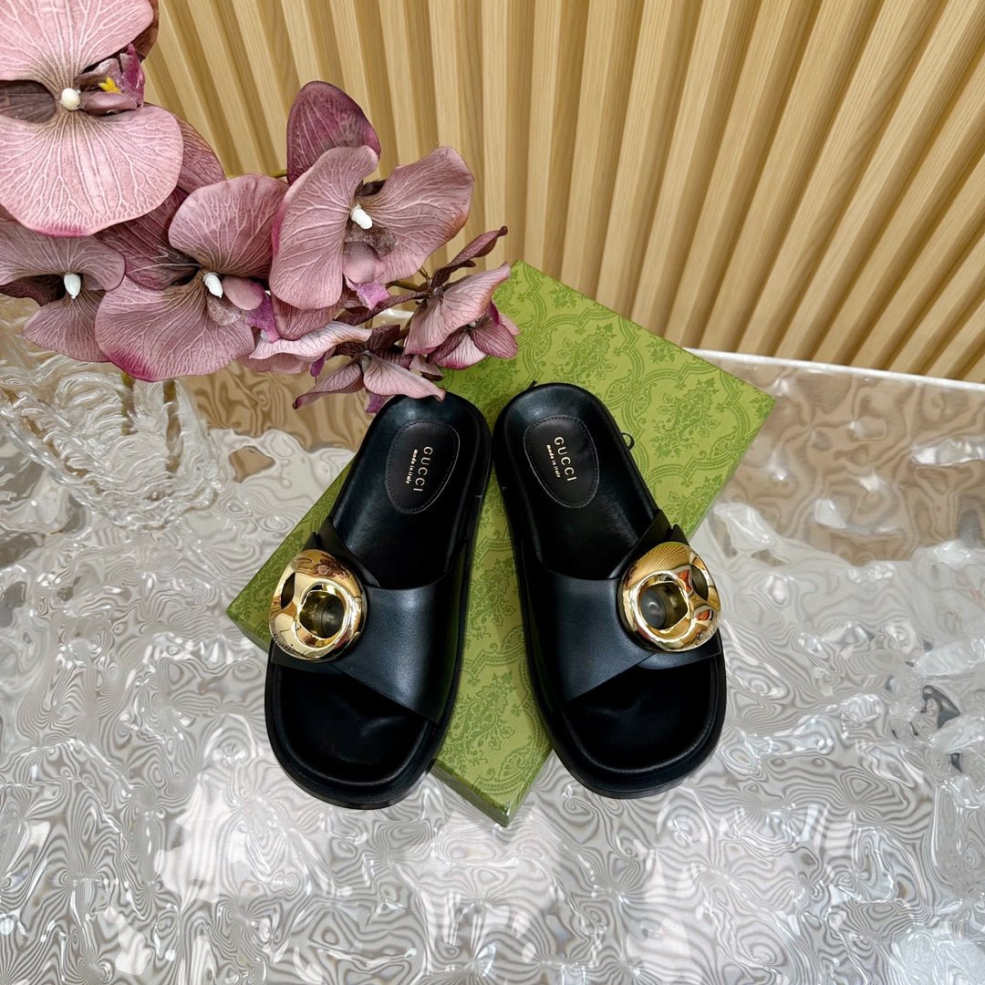 WOMEN'S SLIPPER IN BLACK CALFSKIN WITH GOLD HARDWARE - Image 9