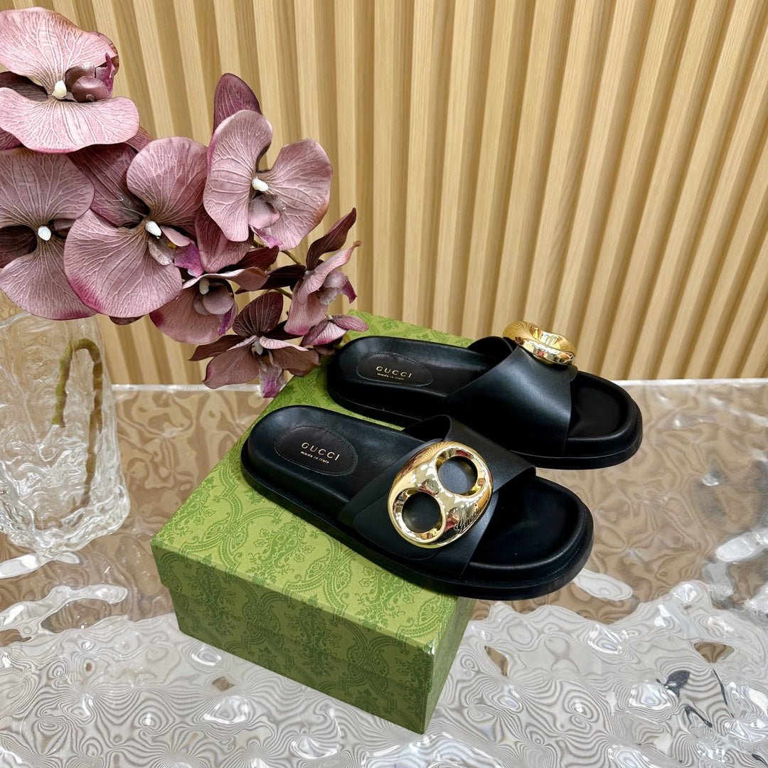 WOMEN'S SLIPPER IN BLACK CALFSKIN WITH GOLD HARDWARE - Image 8