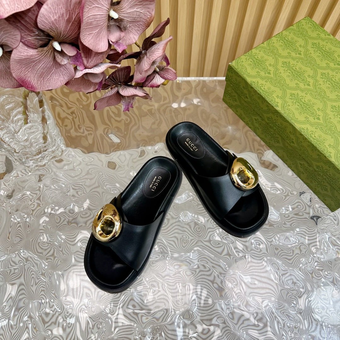 WOMEN'S SLIPPER IN BLACK CALFSKIN WITH GOLD HARDWARE - Image 7