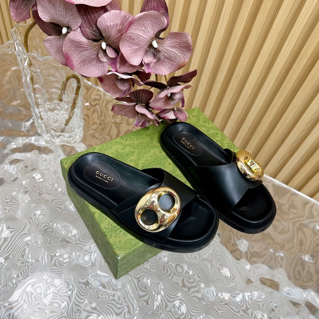 WOMEN'S SLIPPER IN BLACK CALFSKIN WITH GOLD HARDWARE - Image 5