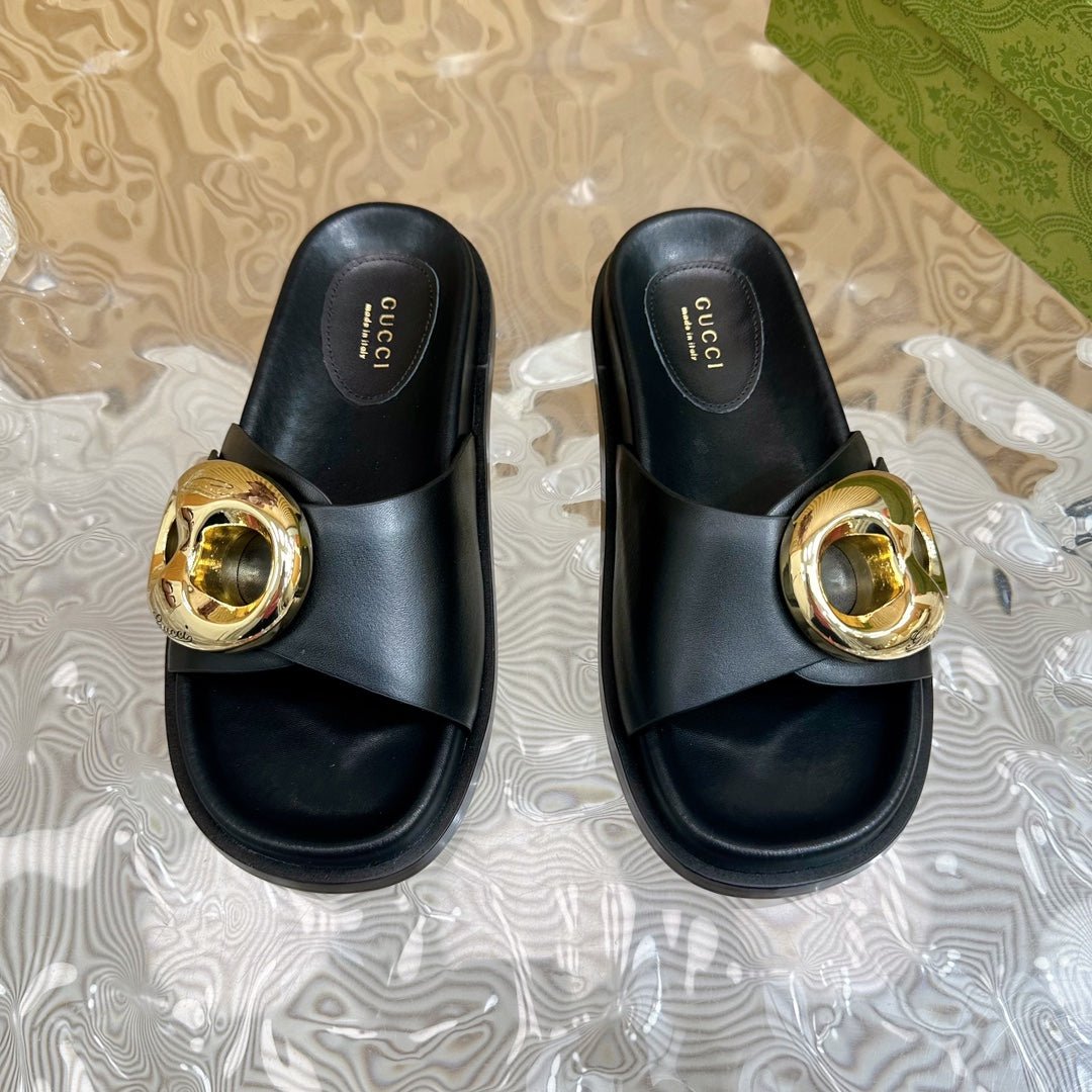 WOMEN'S SLIPPER IN BLACK CALFSKIN WITH GOLD HARDWARE - Image 2