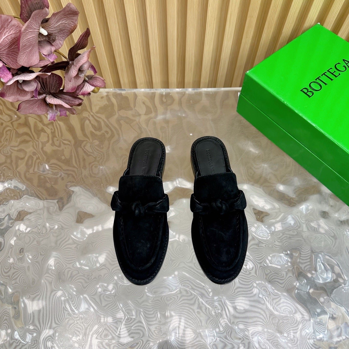OPEN-BACK LOAFER REALISED IN BLACK SUEDE - Image 2