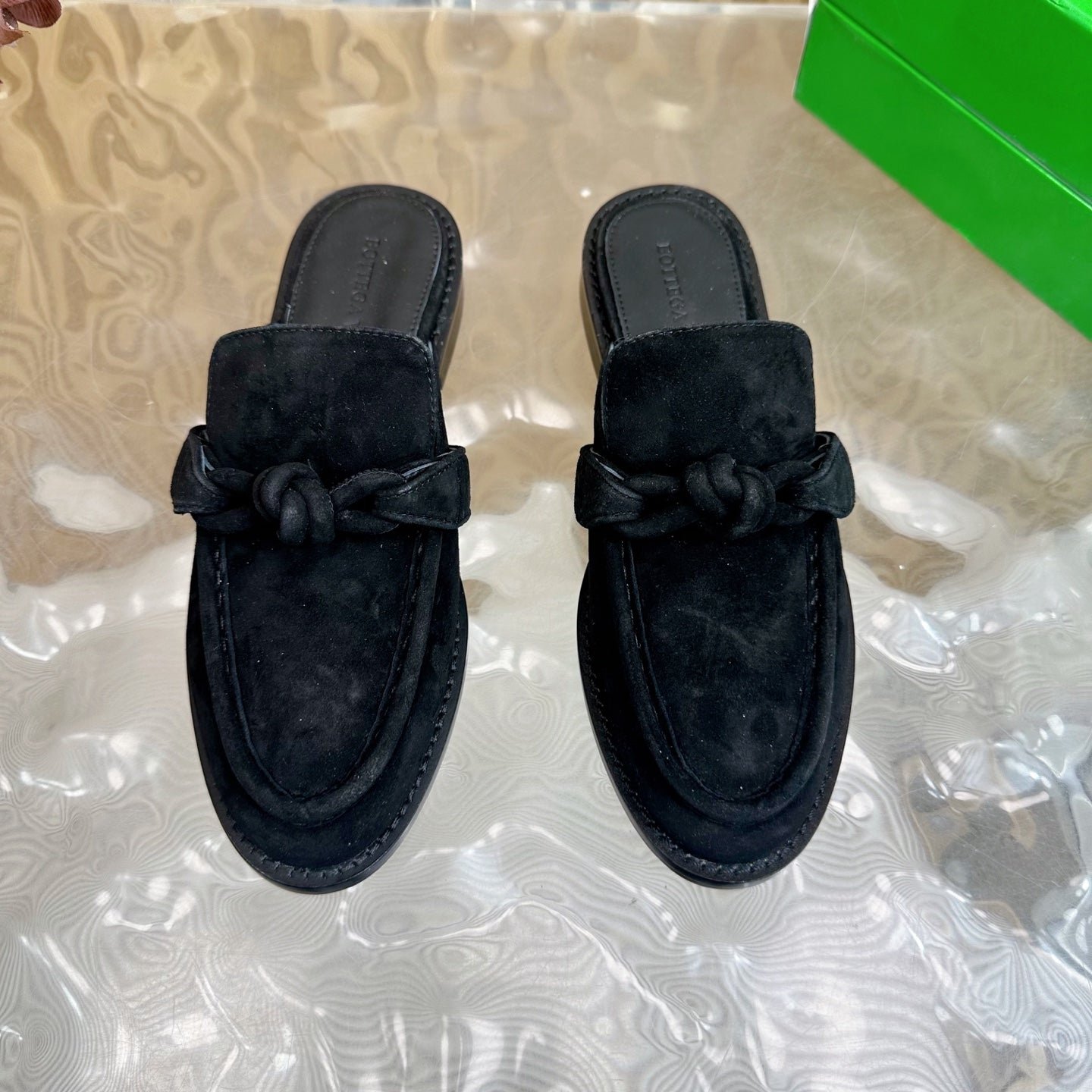 OPEN-BACK LOAFER REALISED IN BLACK SUEDE - Image 3