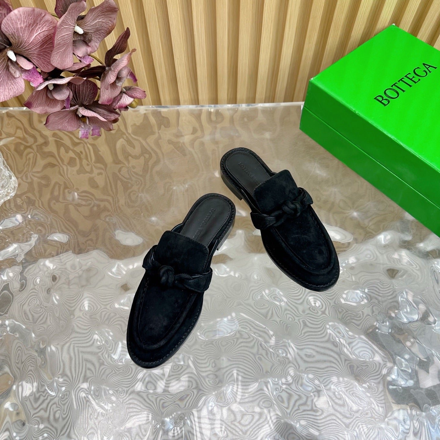 OPEN-BACK LOAFER REALISED IN BLACK SUEDE - Image 4