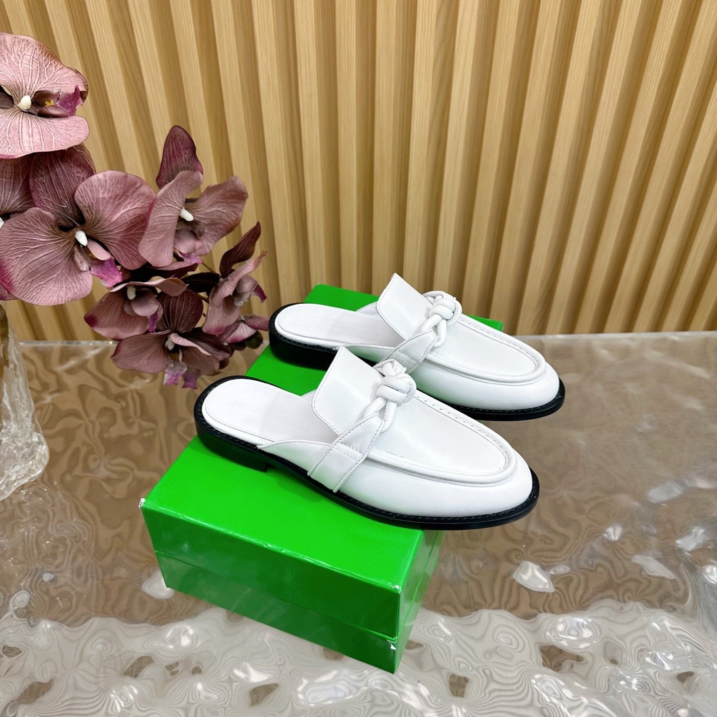 OPEN-BACK LOAFER REALISED IN WHITE SOLF CALFSKIN - Image 5