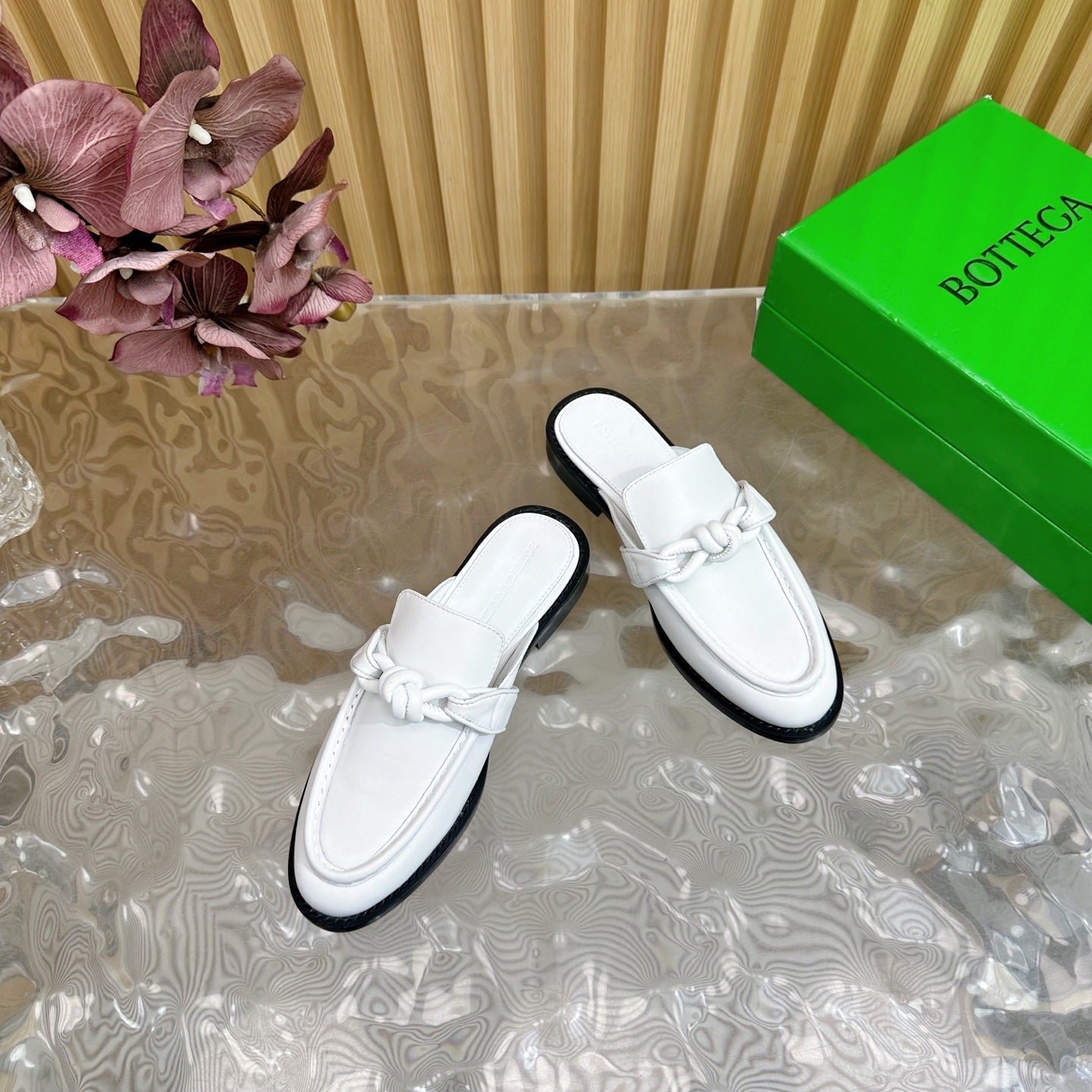 OPEN-BACK LOAFER REALISED IN WHITE SOLF CALFSKIN - Image 7
