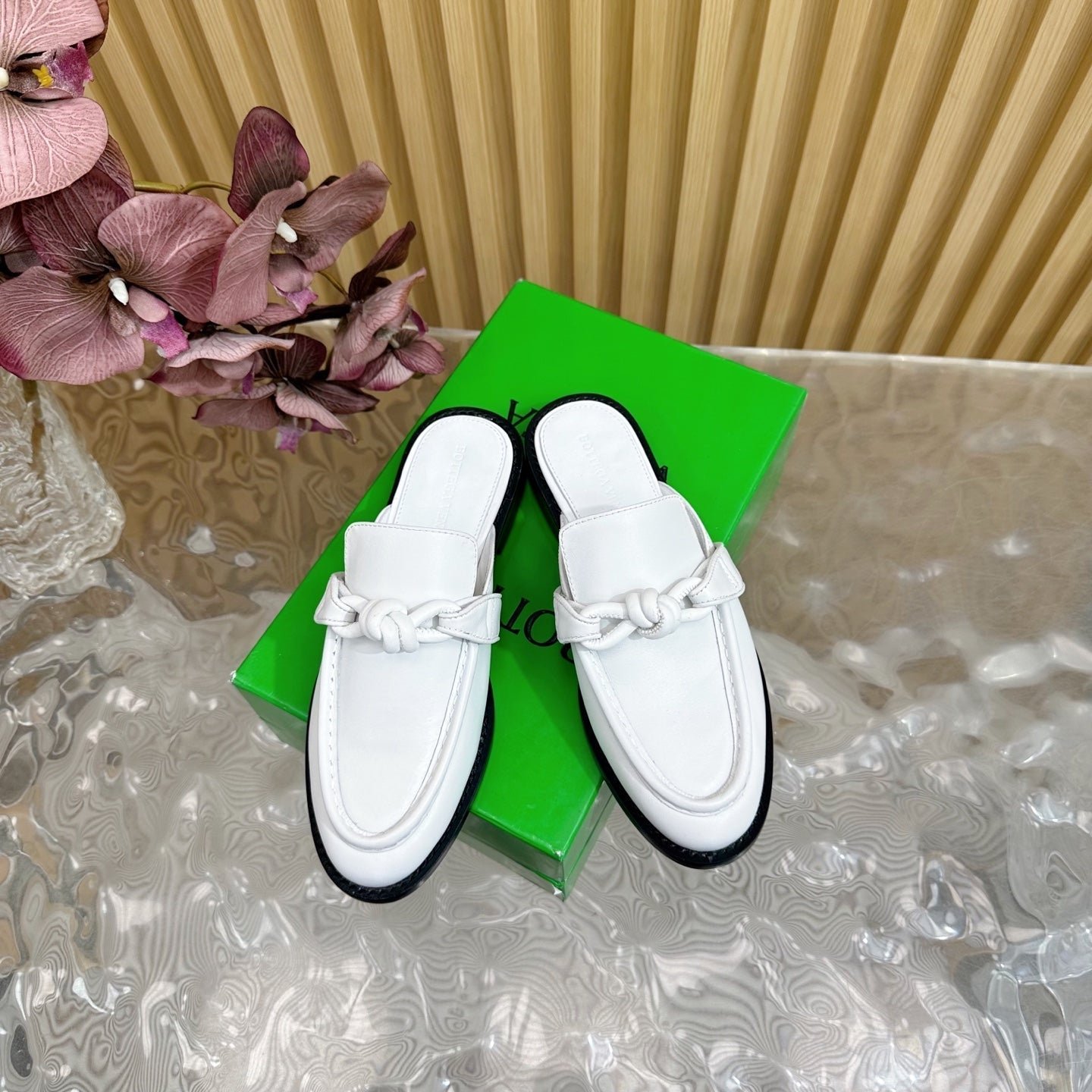 OPEN-BACK LOAFER REALISED IN WHITE SOLF CALFSKIN - Image 6