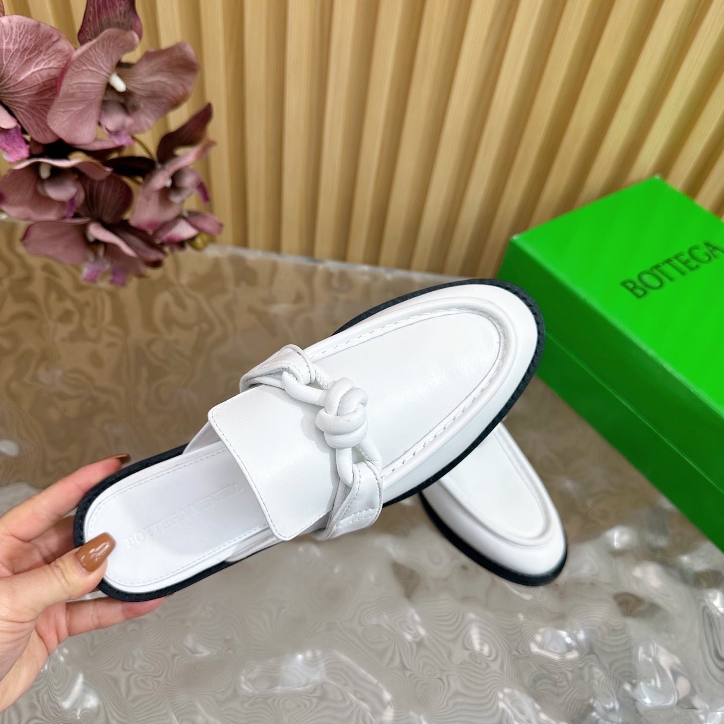 OPEN-BACK LOAFER REALISED IN WHITE SOLF CALFSKIN - Image 8