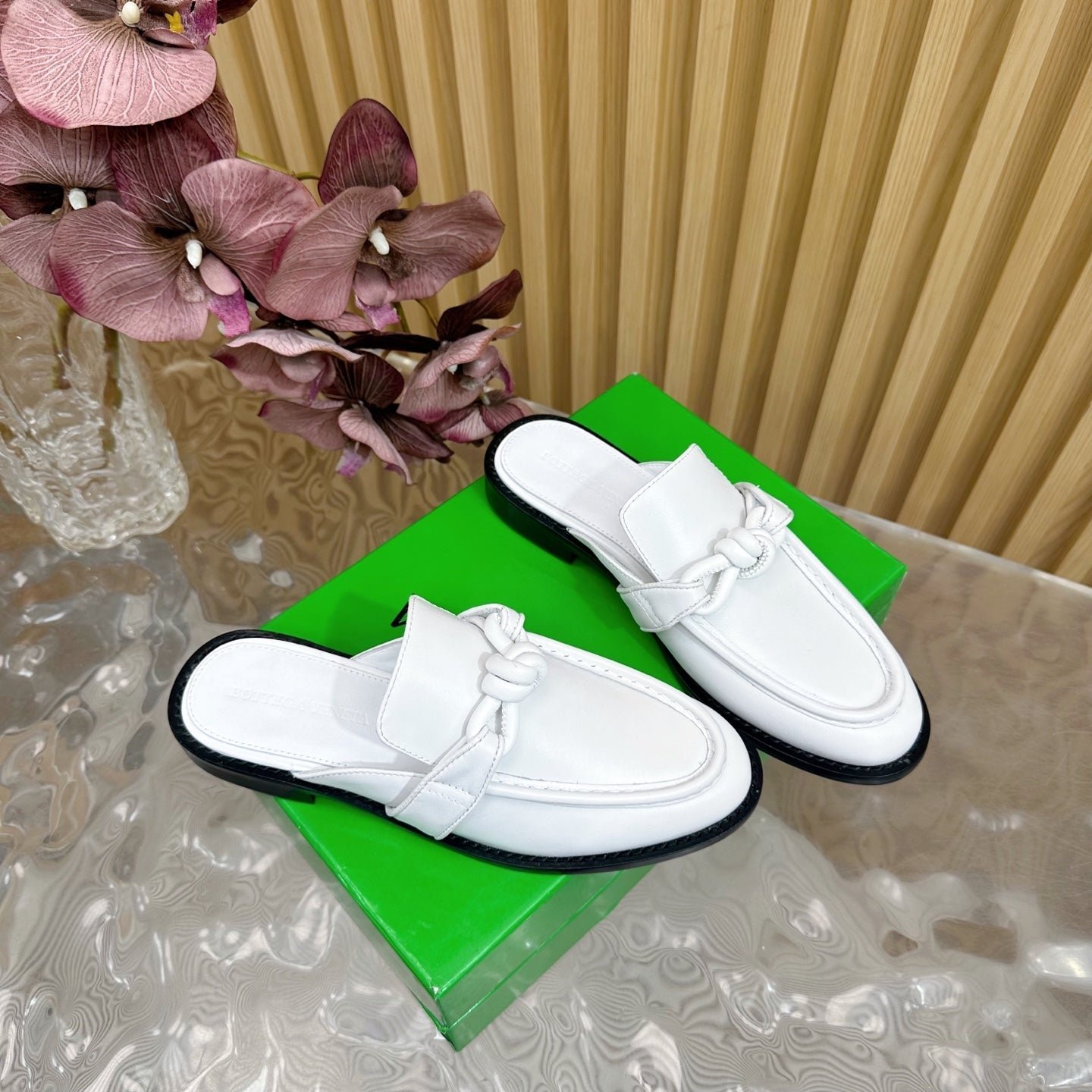OPEN-BACK LOAFER REALISED IN WHITE SOLF CALFSKIN - Image 4