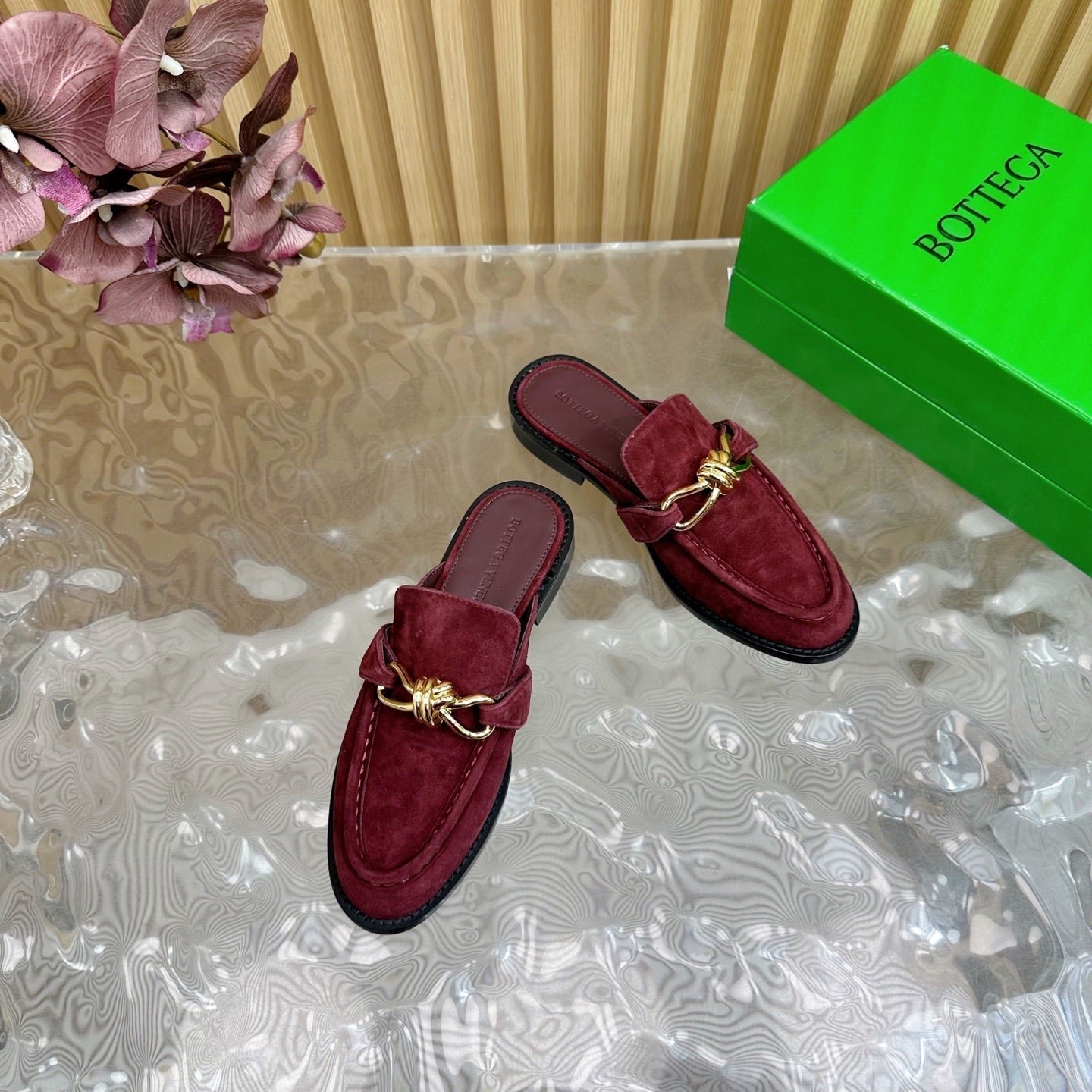 OPEN-BACK LOAFER REALISED IN GARNET RED SUEDE WITH SIGNATURE METALLIC KNOT DETAIL - Image 2