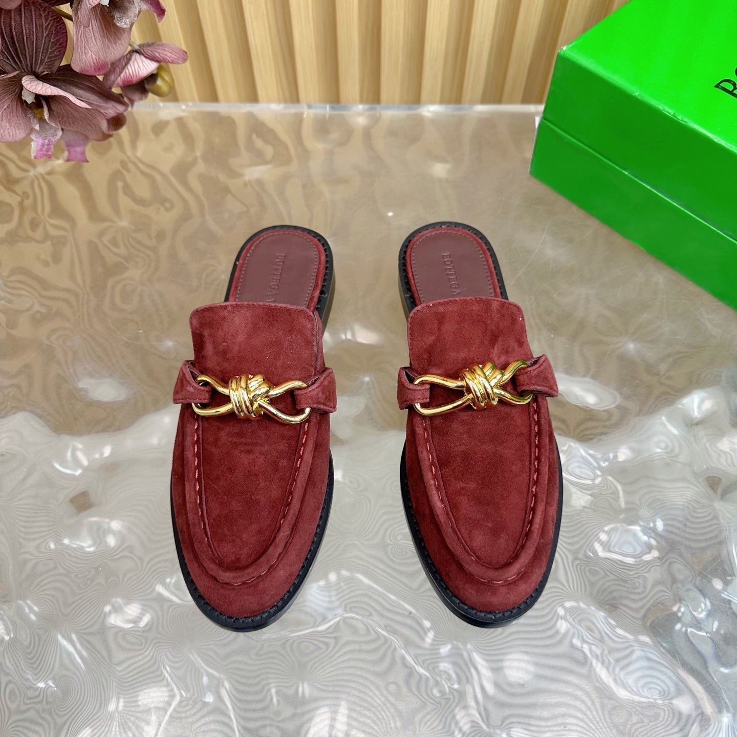OPEN-BACK LOAFER REALISED IN GARNET RED SUEDE WITH SIGNATURE METALLIC KNOT DETAIL - Image 6