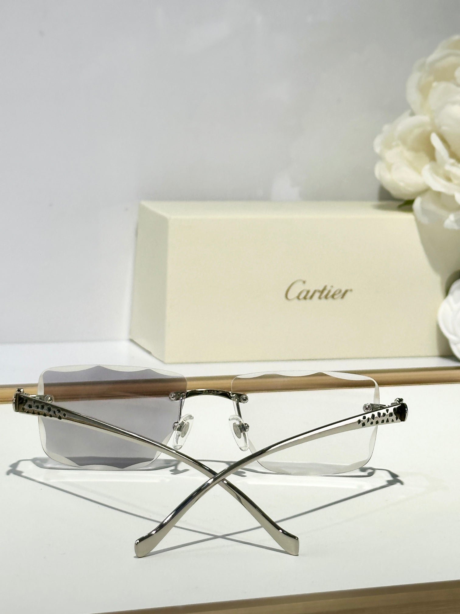 PANTHÈRE PHOTOCHROMIC LENSES RIMLESS SQUARE FRAME SUNGLASSES 580911 IN METAL - Image 8