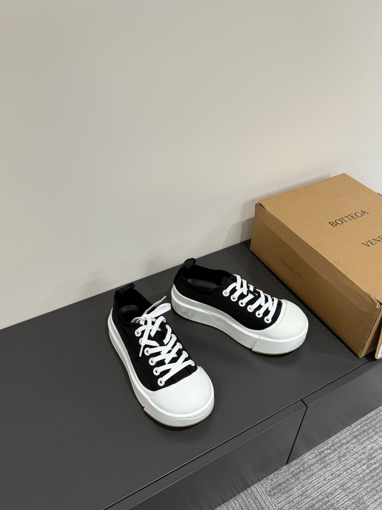 VULCAN PLATFORM SNEAKER IN BLACK CANVAS - Image 2