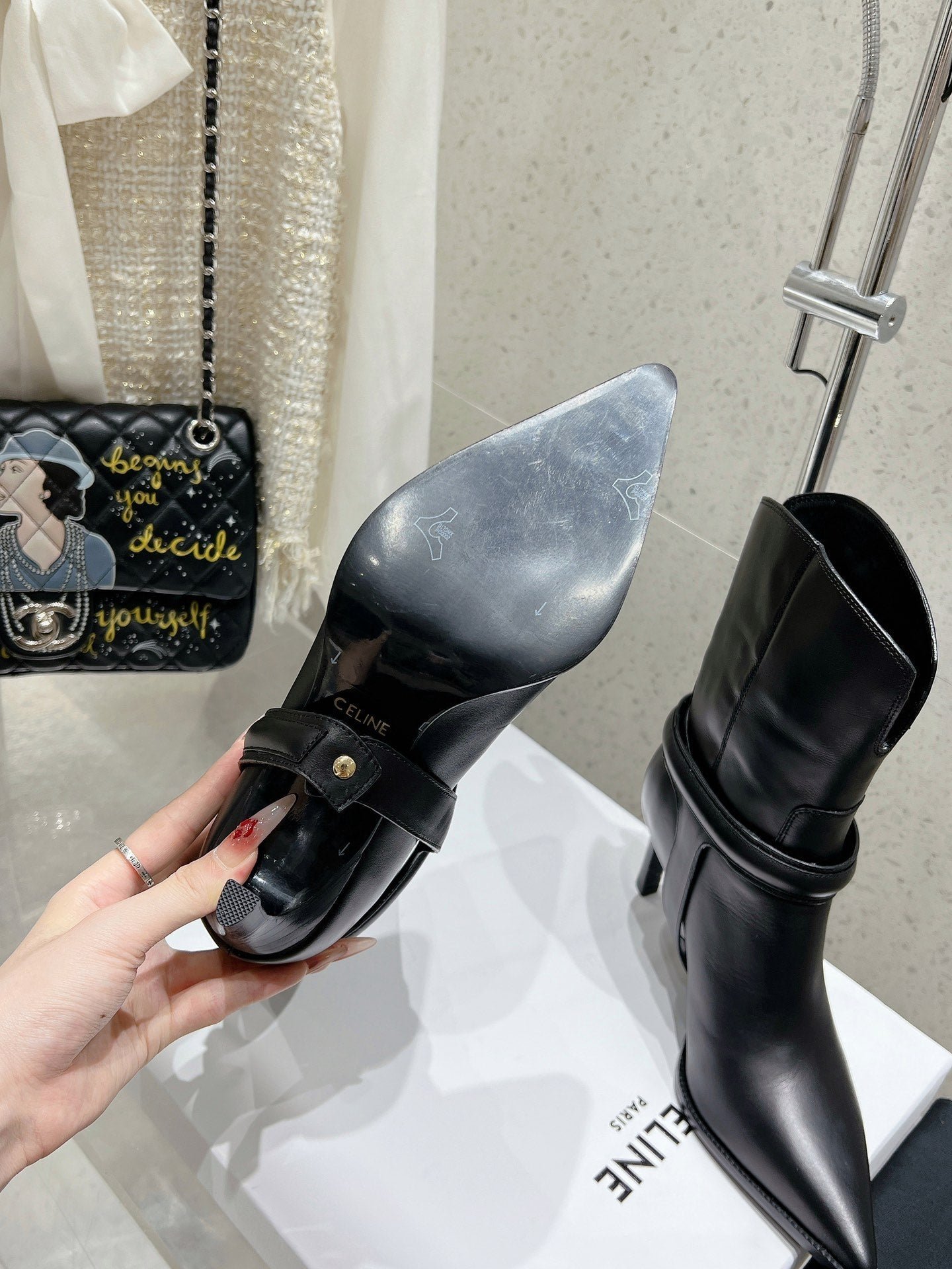 VERNEUIL ANKLE BOOT WITH TRIOMPHE IN BLACK CALFSKIN - Image 9