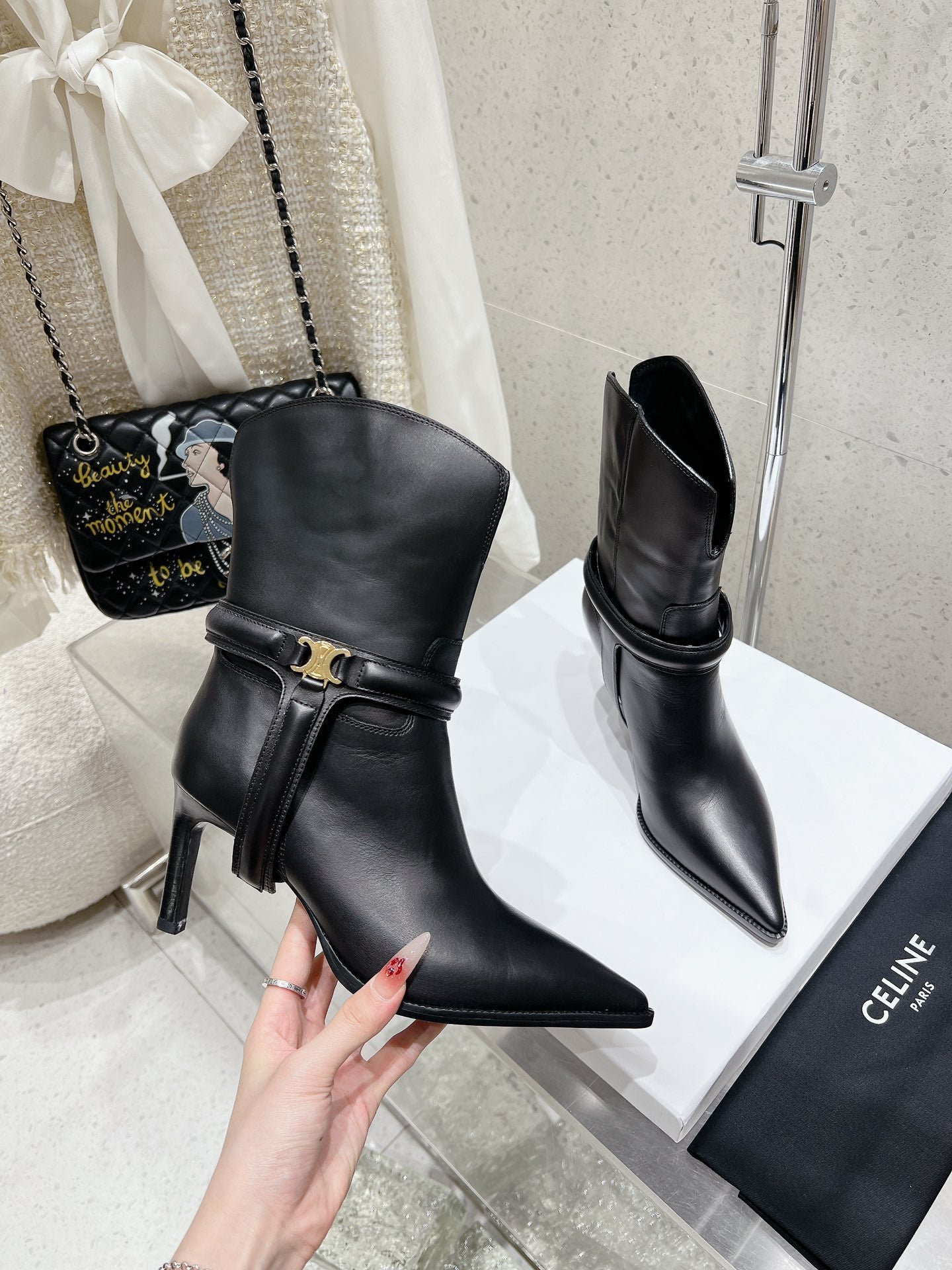 VERNEUIL ANKLE BOOT WITH TRIOMPHE IN BLACK CALFSKIN - Image 5