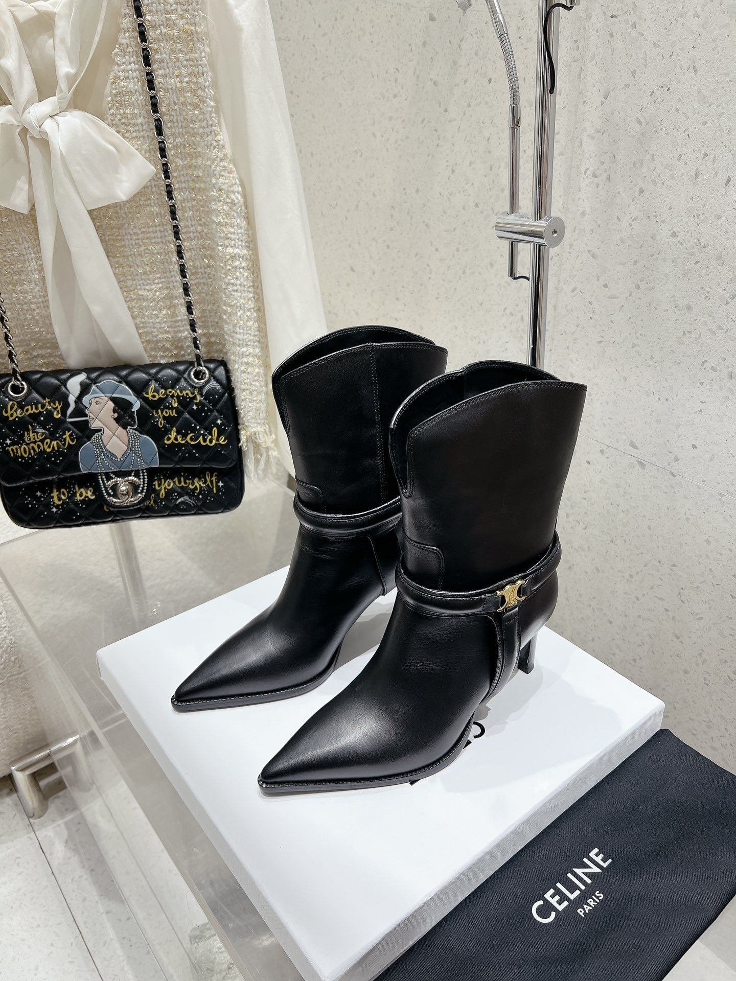 VERNEUIL ANKLE BOOT WITH TRIOMPHE IN BLACK CALFSKIN - Image 4