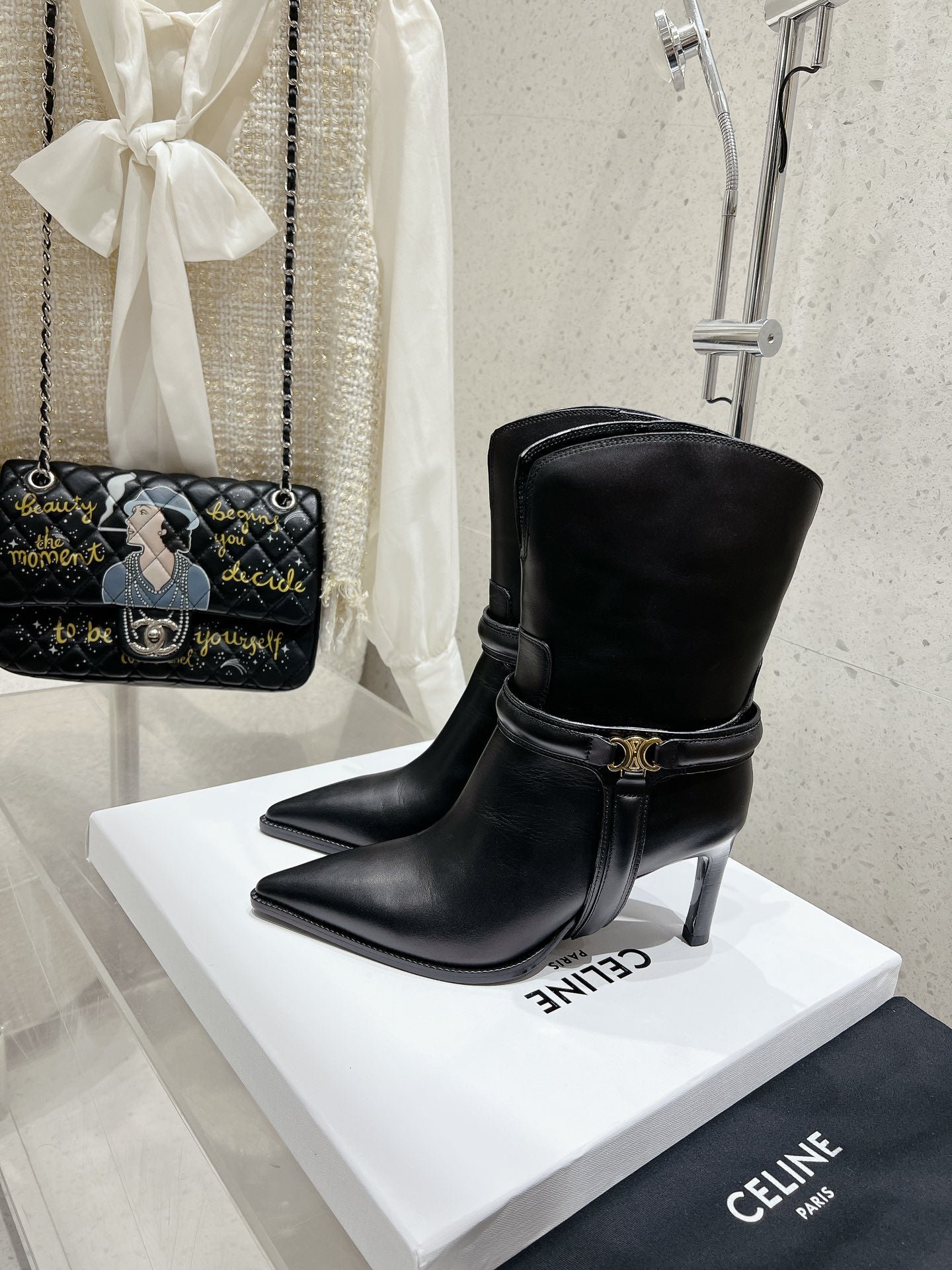 VERNEUIL ANKLE BOOT WITH TRIOMPHE IN BLACK CALFSKIN - Image 2