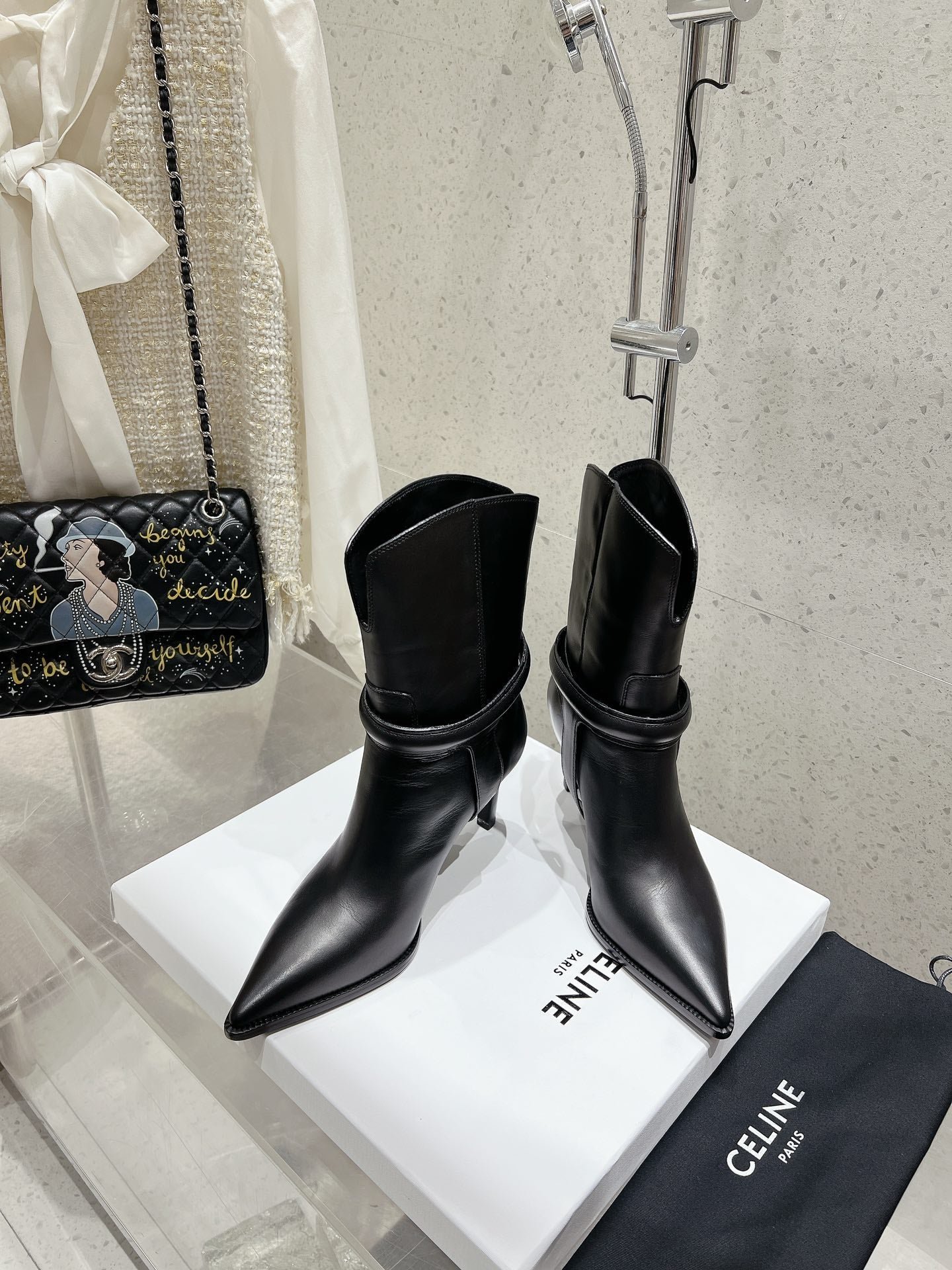 VERNEUIL ANKLE BOOT WITH TRIOMPHE IN BLACK CALFSKIN - Image 3