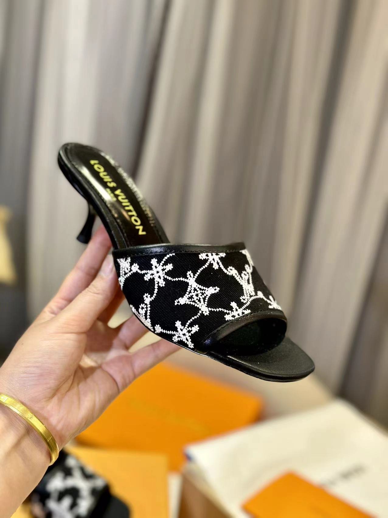 NEO REVIVAL HIGH MULE 55 MM IN BLACK EMBROIDERED FABRIC - Image 4