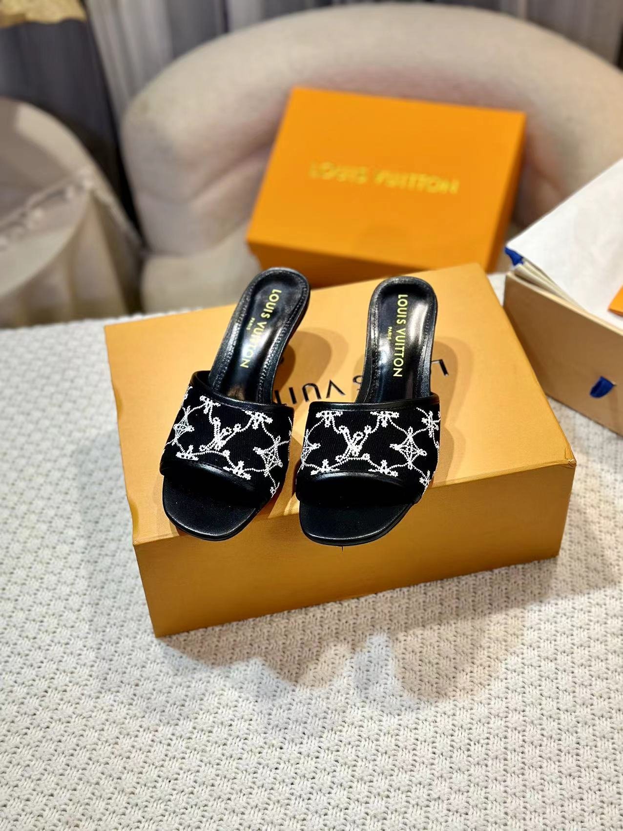 NEO REVIVAL HIGH MULE 55 MM IN BLACK EMBROIDERED FABRIC - Image 2