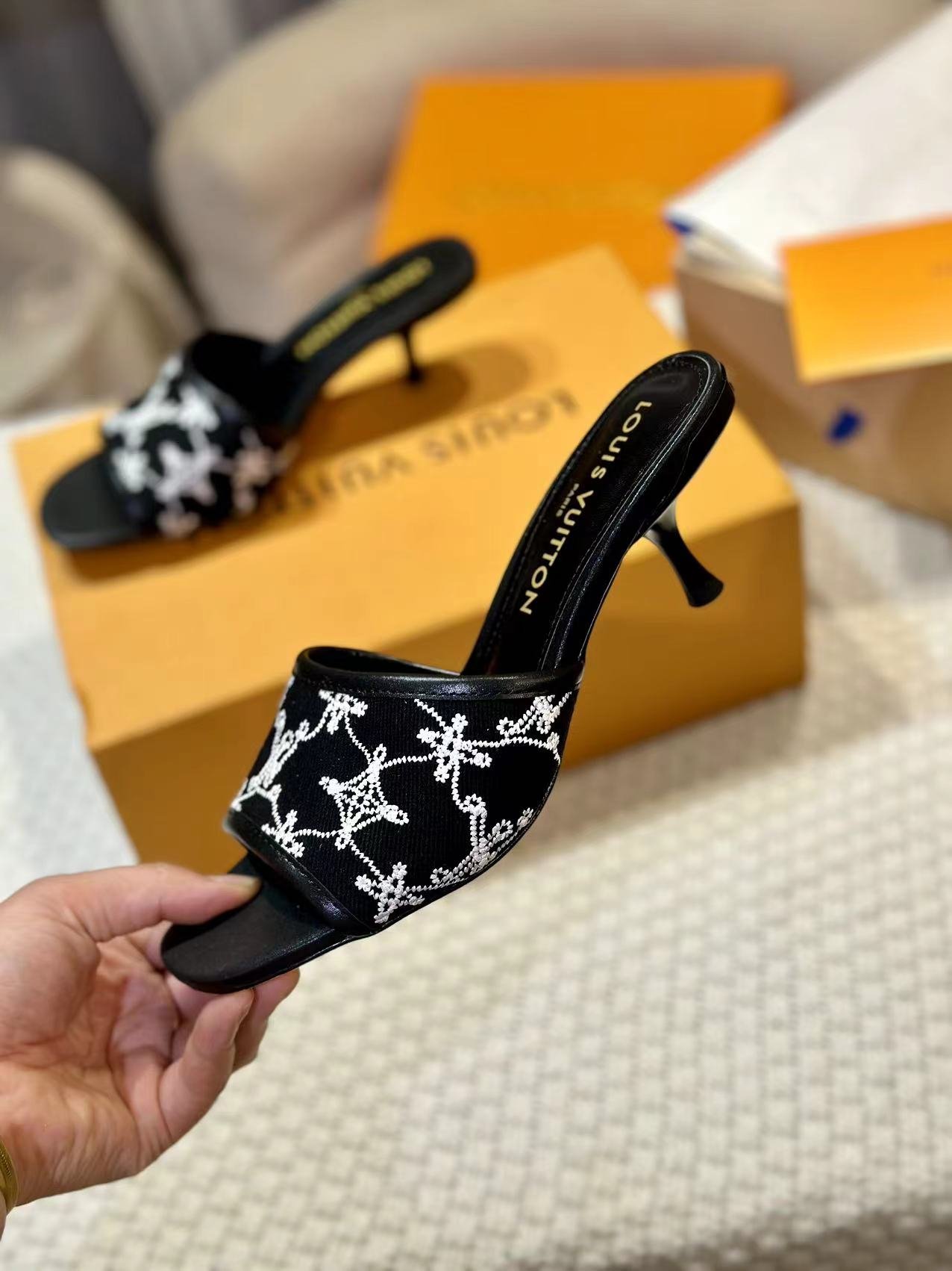 NEO REVIVAL HIGH MULE 55 MM IN BLACK EMBROIDERED FABRIC - Image 3
