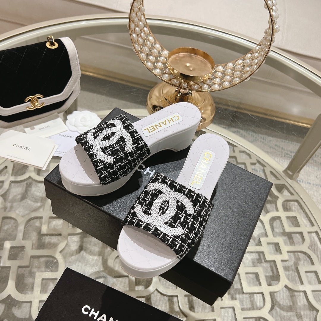 WEDGE PLATFORM IN BLACK FABRIC WITH WHITE LOGO - Image 2