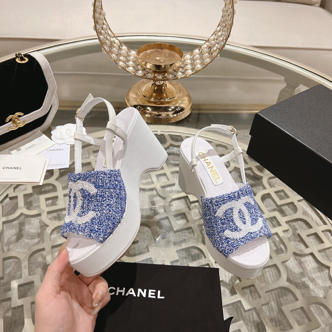 WEDGE SANDALS IN SAPPHIRE BLUE FABRIC WITH WHITE LOGO - Image 5